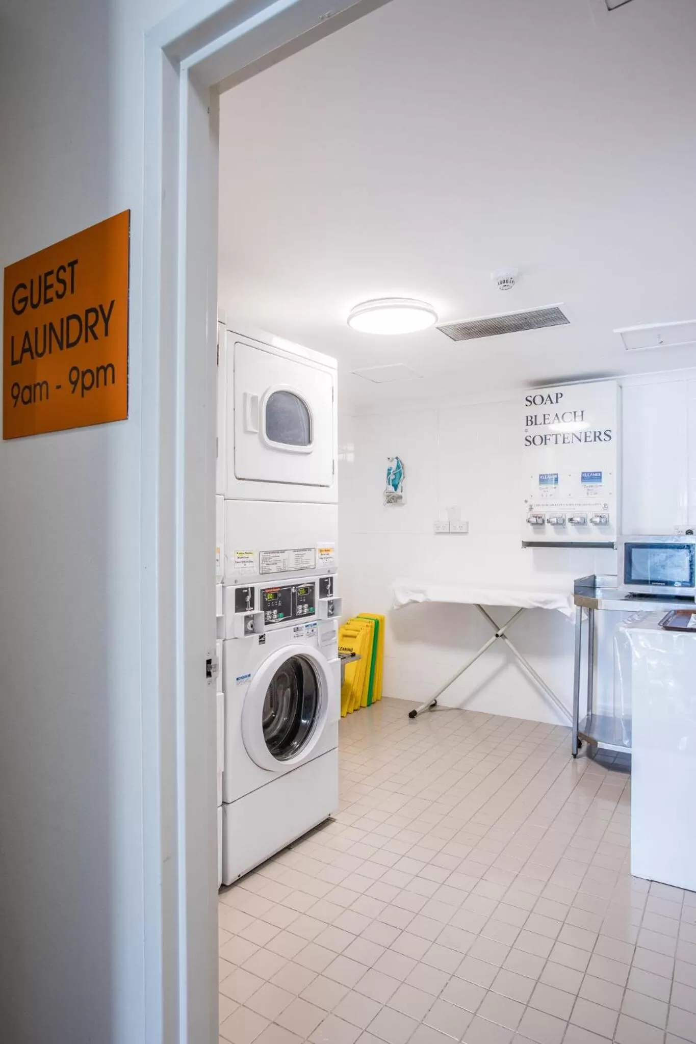 Kitchen or kitchenette in Arena Hotel (formerly Sleep Express Motel)