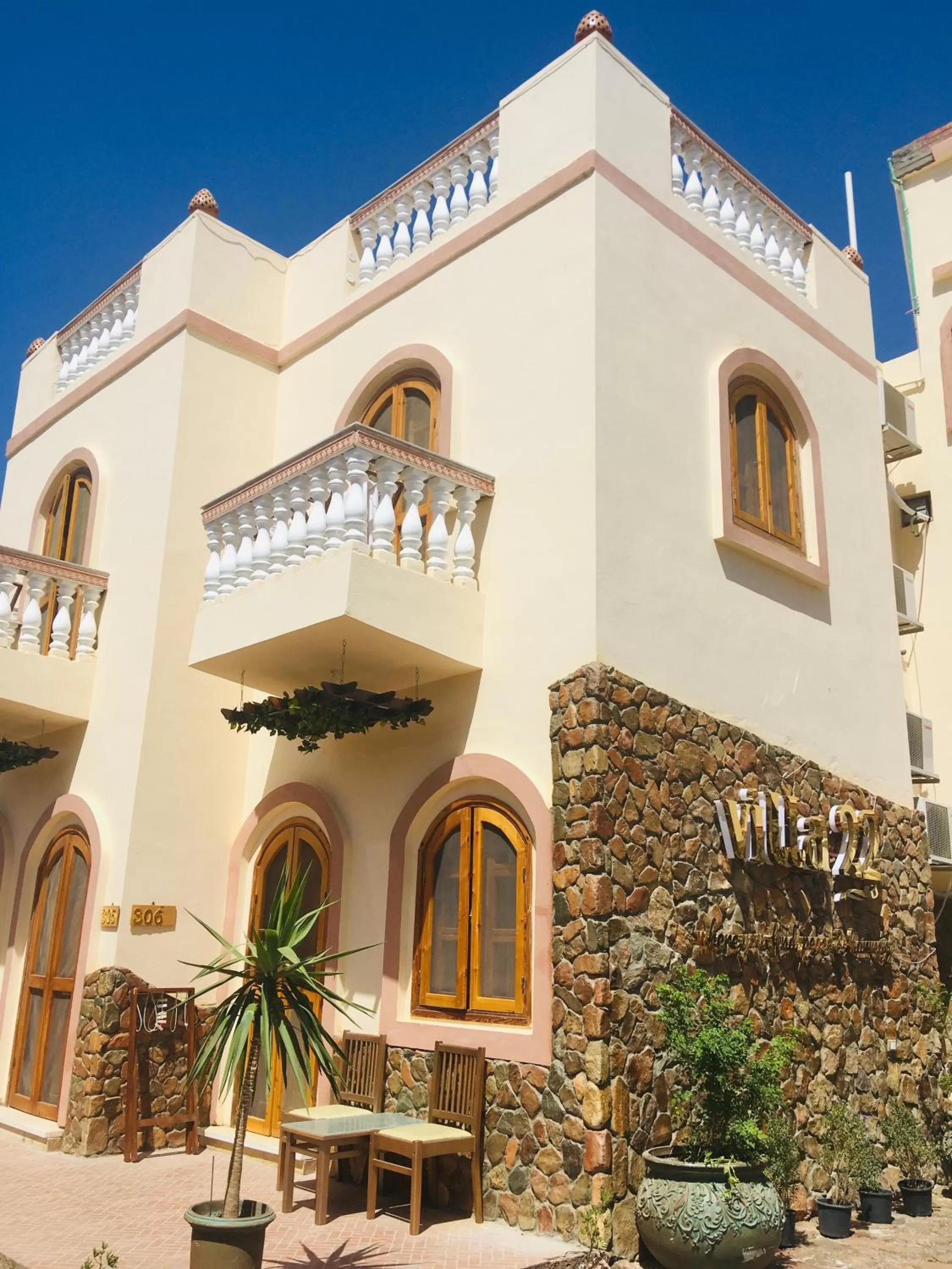 Facade/entrance in Villa 22