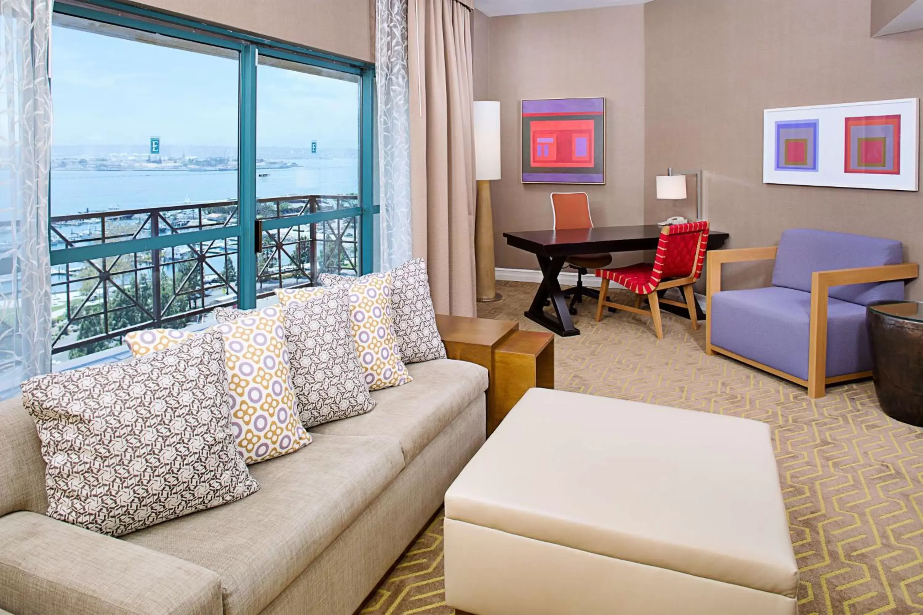 Living room, Seating Area in Embassy Suites by Hilton San Diego Bay Downtown