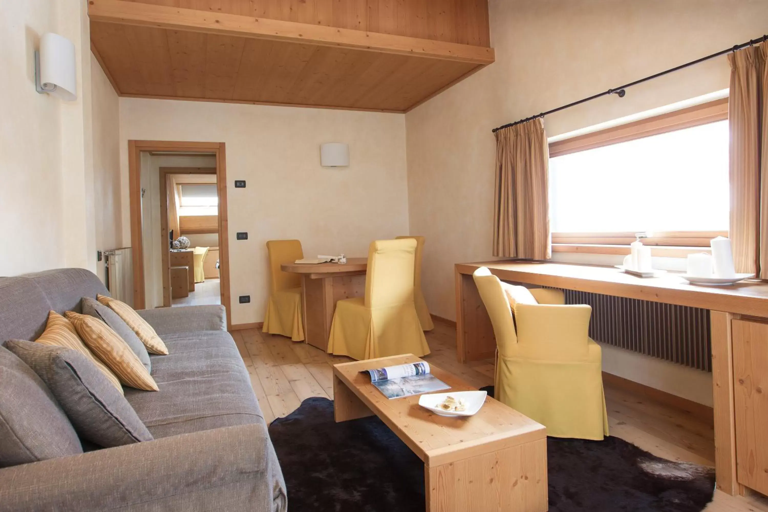 Bedroom, Seating Area in Palace Hotel Wellness & Beauty