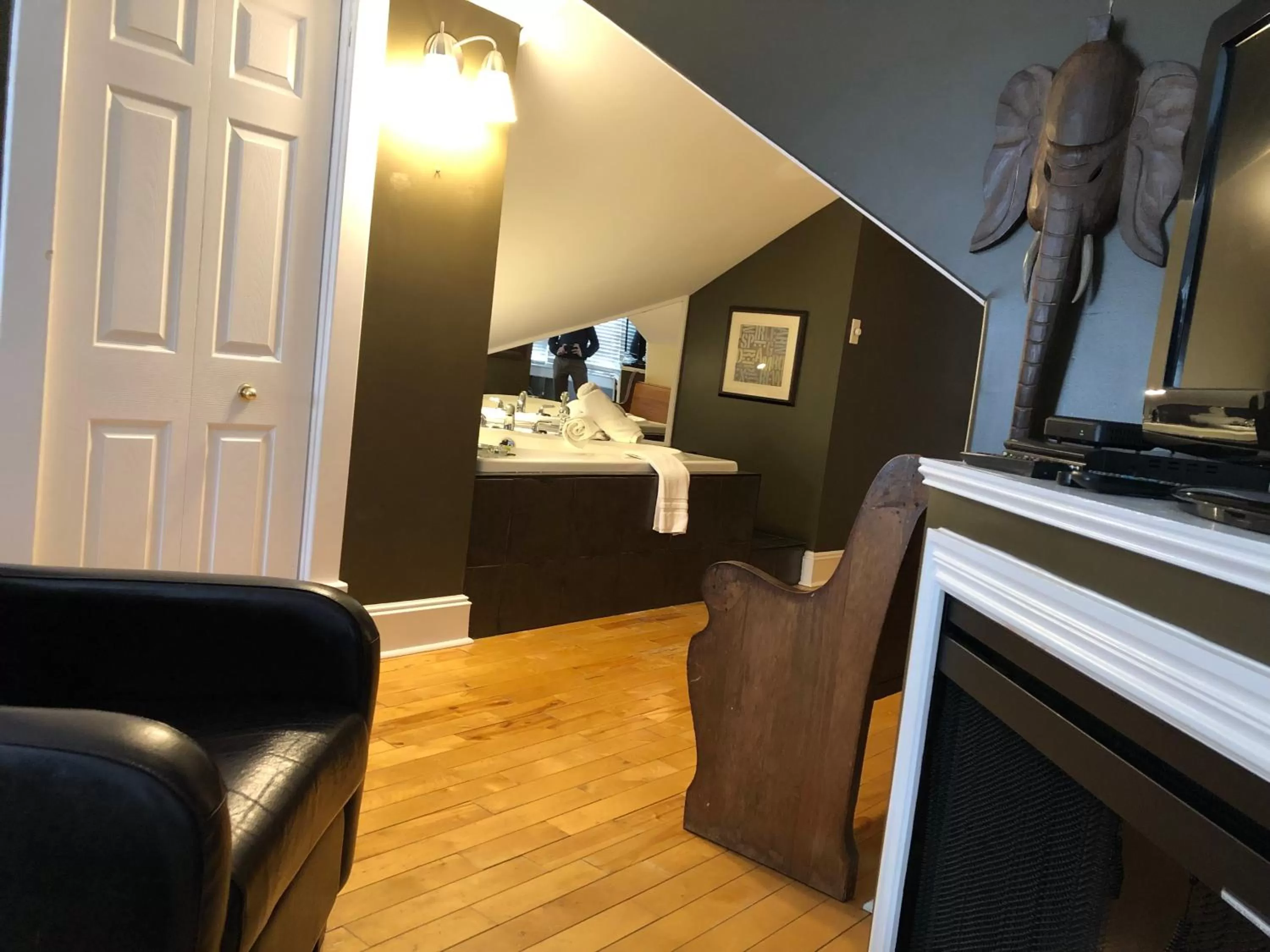 Bedroom in Leaside Manor