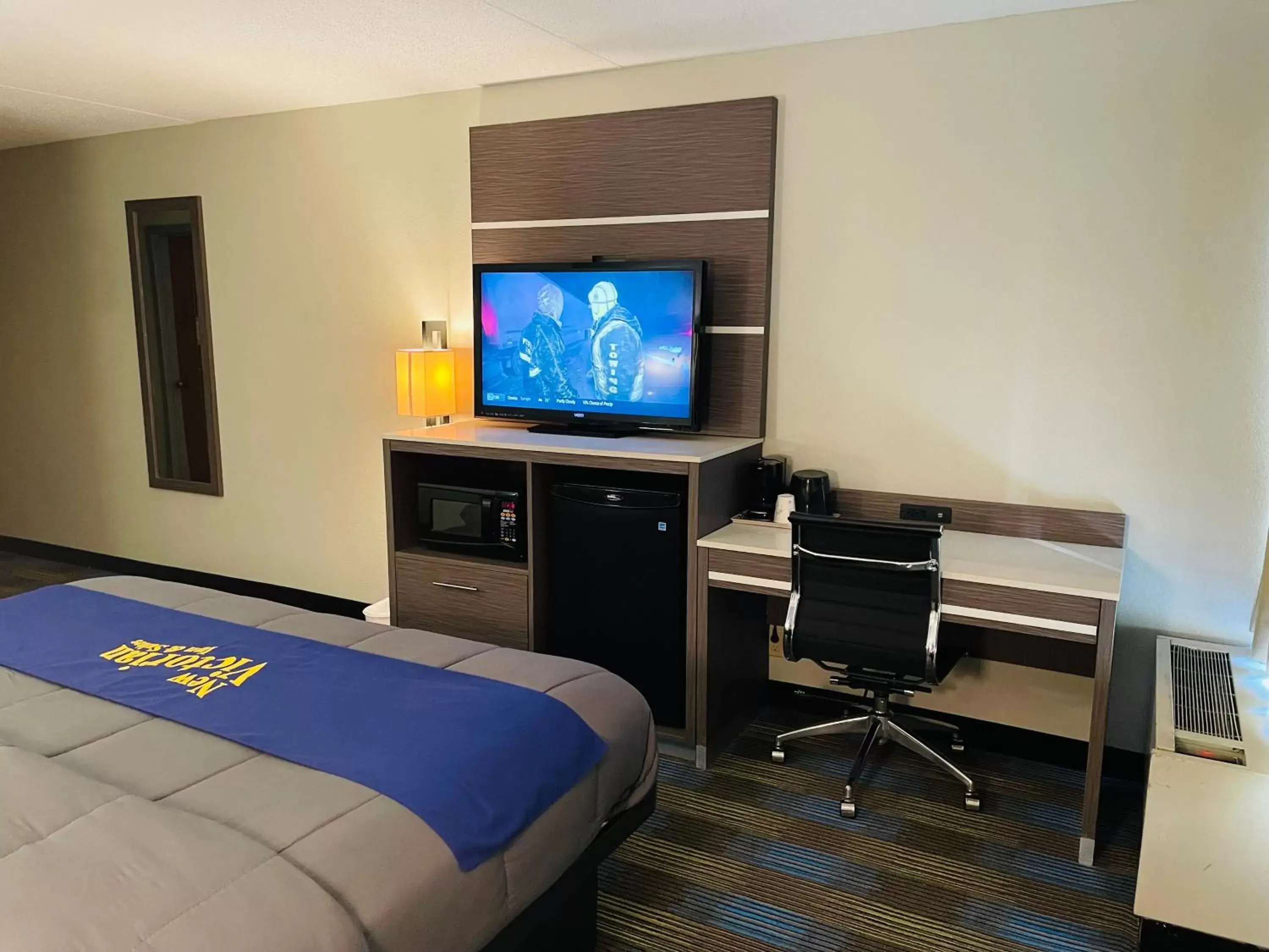 TV/Entertainment Center in New Victorian Inn & Suites Omaha