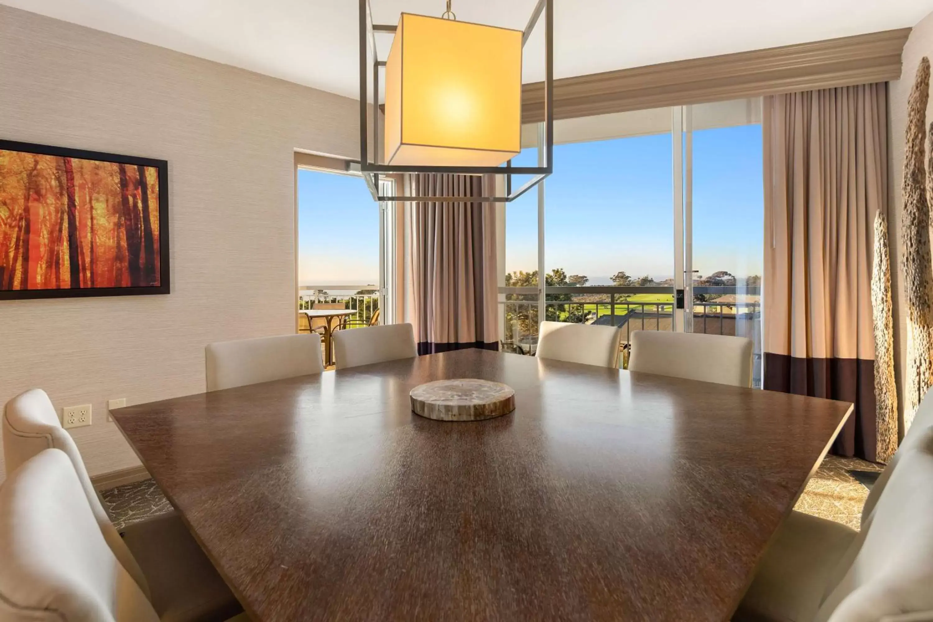 Living room in Hilton La Jolla Torrey Pines