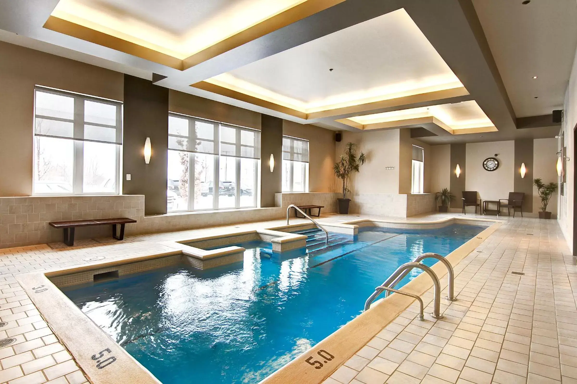 Swimming Pool in Imperia Hotel & Suites Saint-Eustache