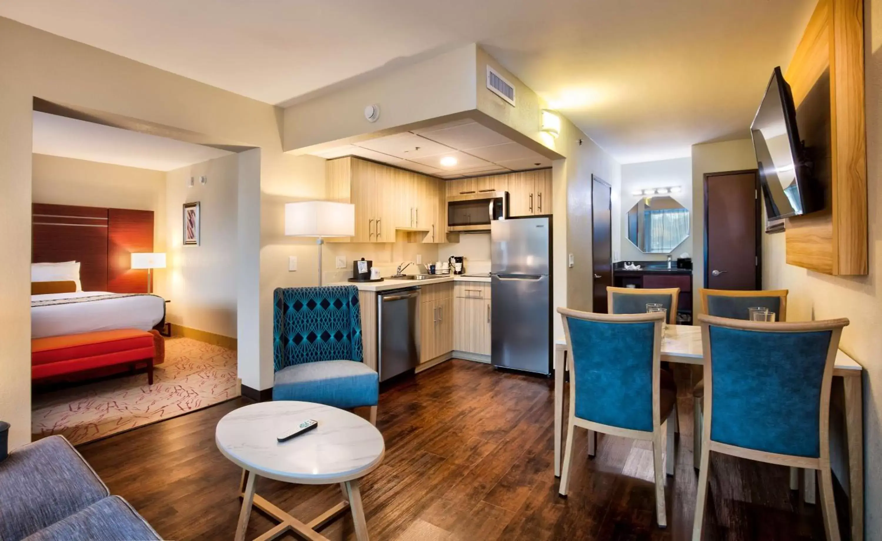 Kitchen or kitchenette, Kitchen/Kitchenette in Radisson Hotel Southfield-Detroit