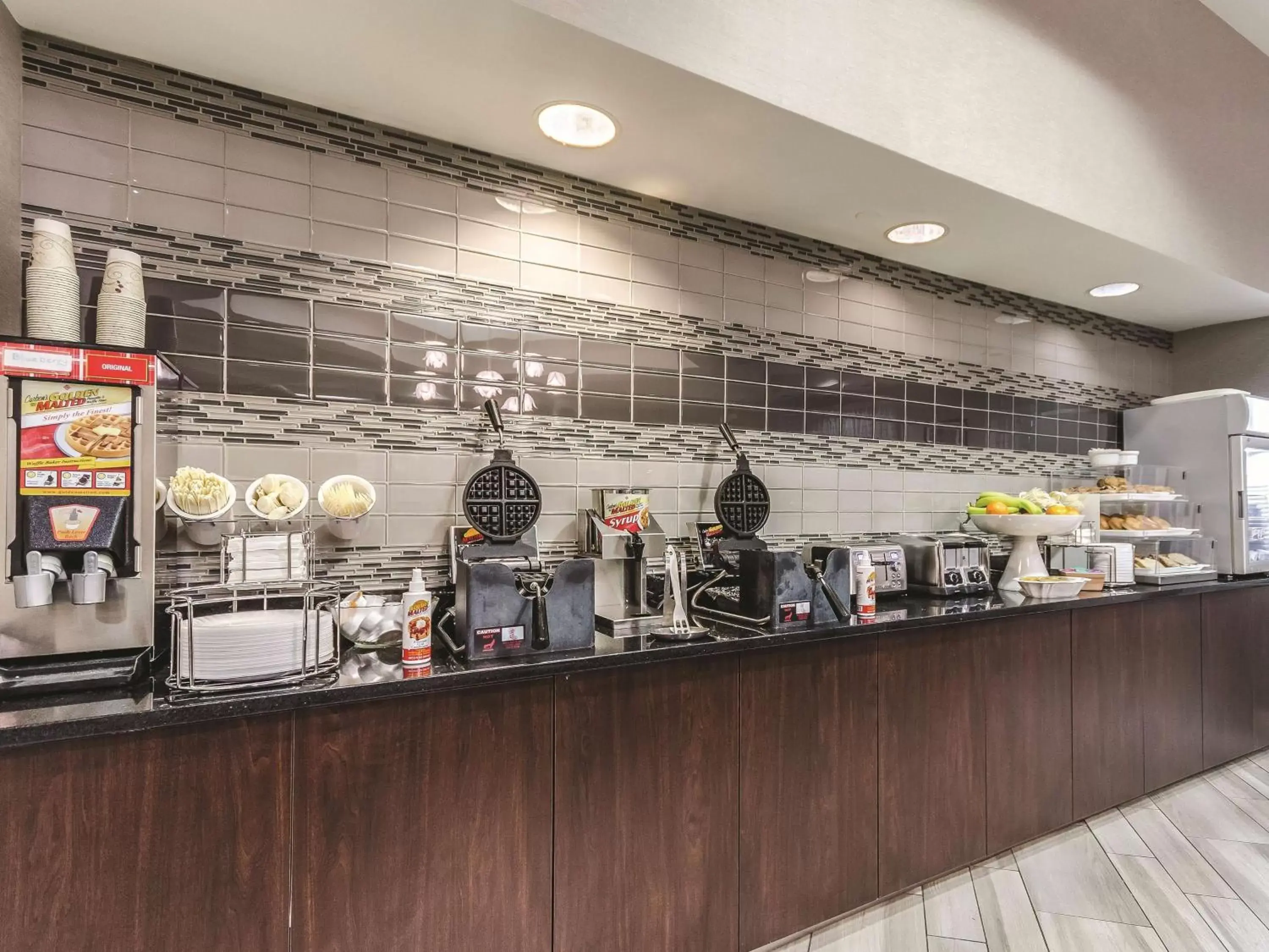 Restaurant/places to eat in La Quinta by Wyndham Grand Junction Airport Restaurant/places to eat in La Quinta by Wyndham Grand Junction Airport