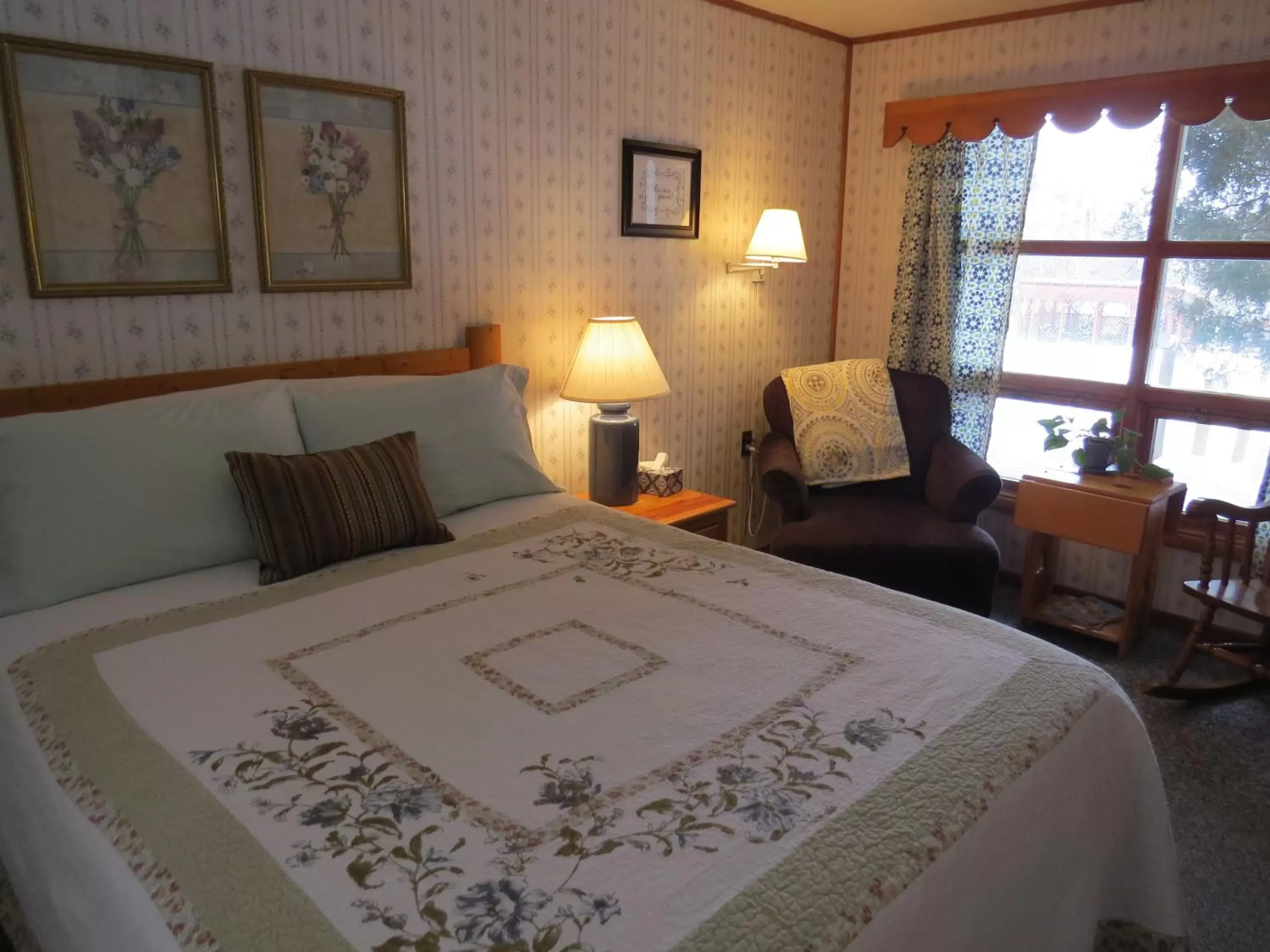 Photo of the whole room, Bed in The Pines Country Inn