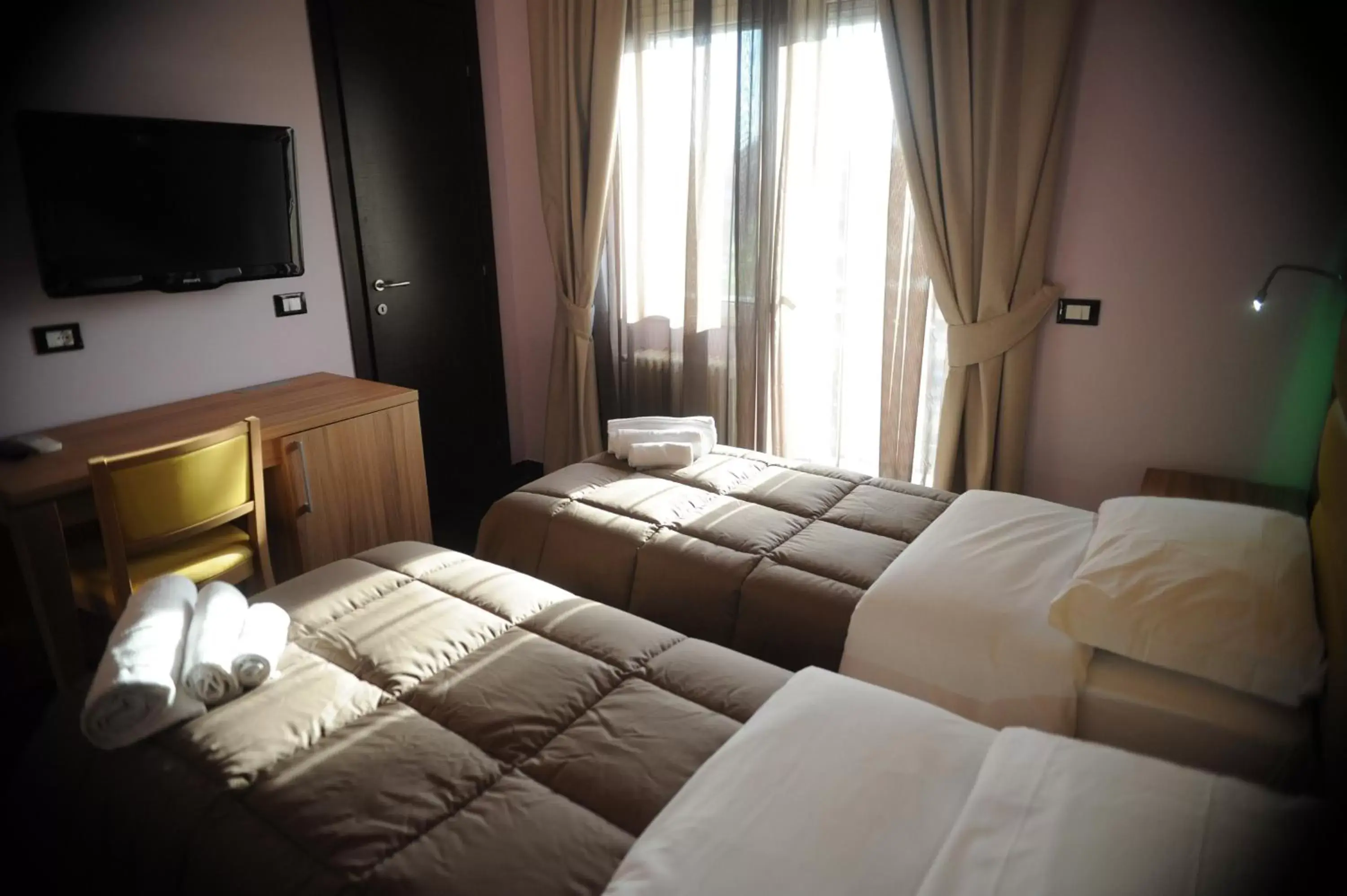 Bedroom, TV/Entertainment Center in Ostia Antica Suite B&B