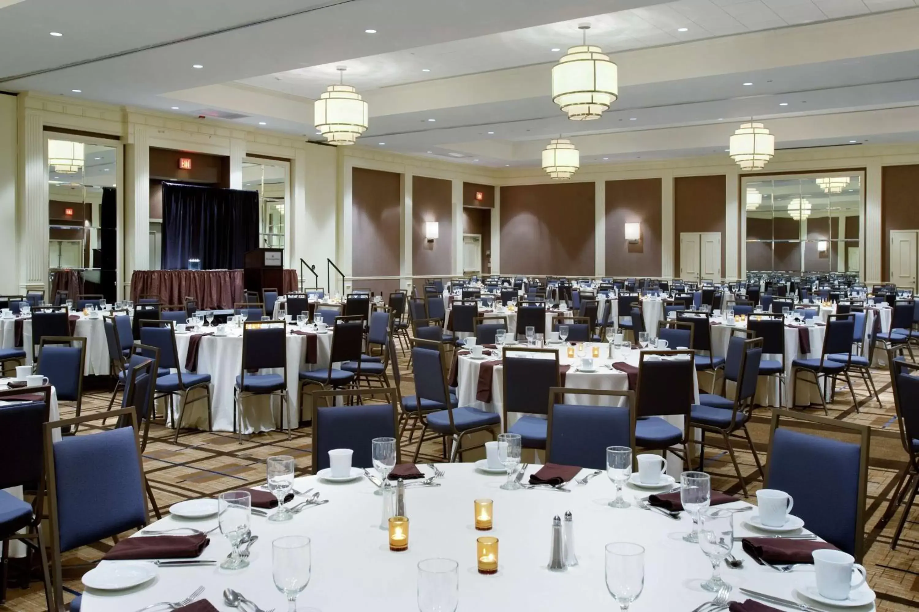 Meeting/conference room, Restaurant/Places to Eat in The Saratoga Hilton