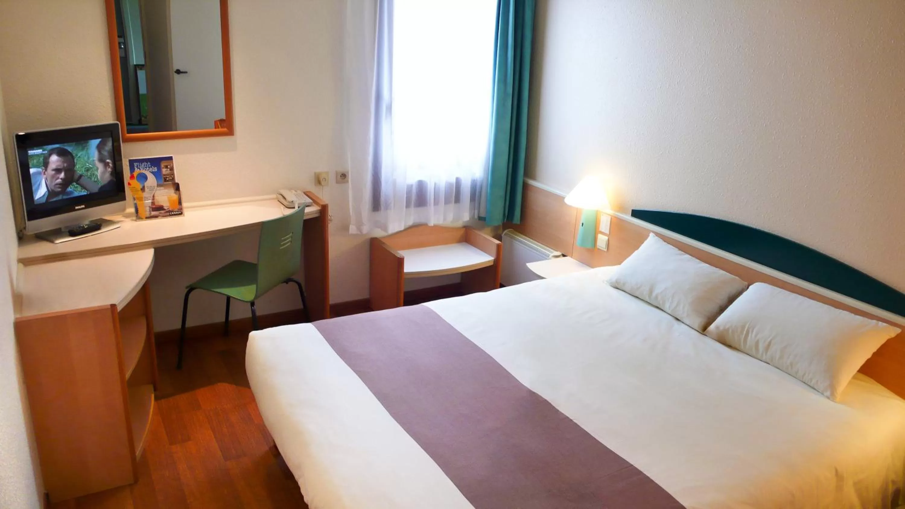 Bedroom, Bed in ibis Charleroi Centre Gare