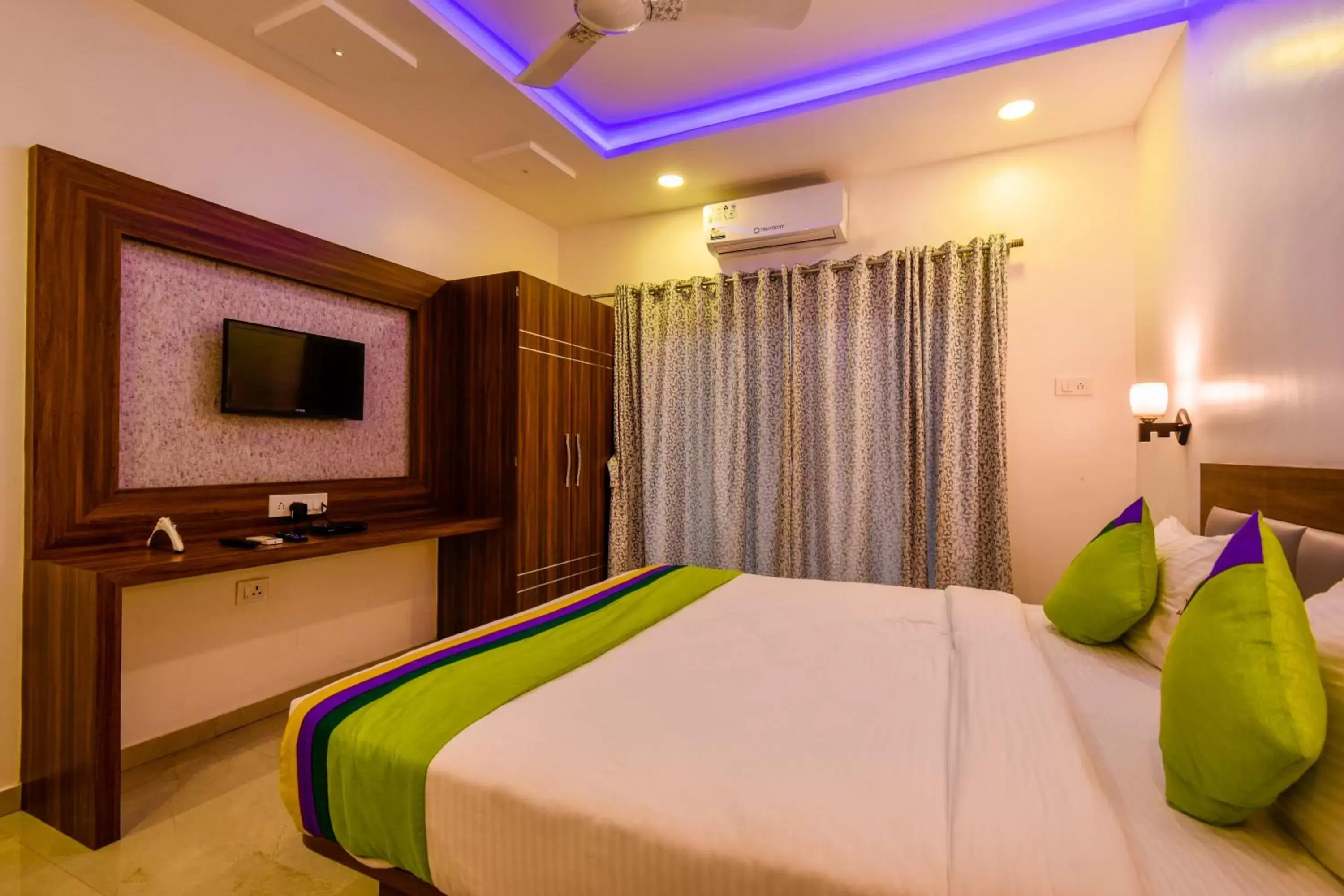 Bedroom, Bed in Treebo Prince Palace Bedroom, Bed in Treebo Prince Palace