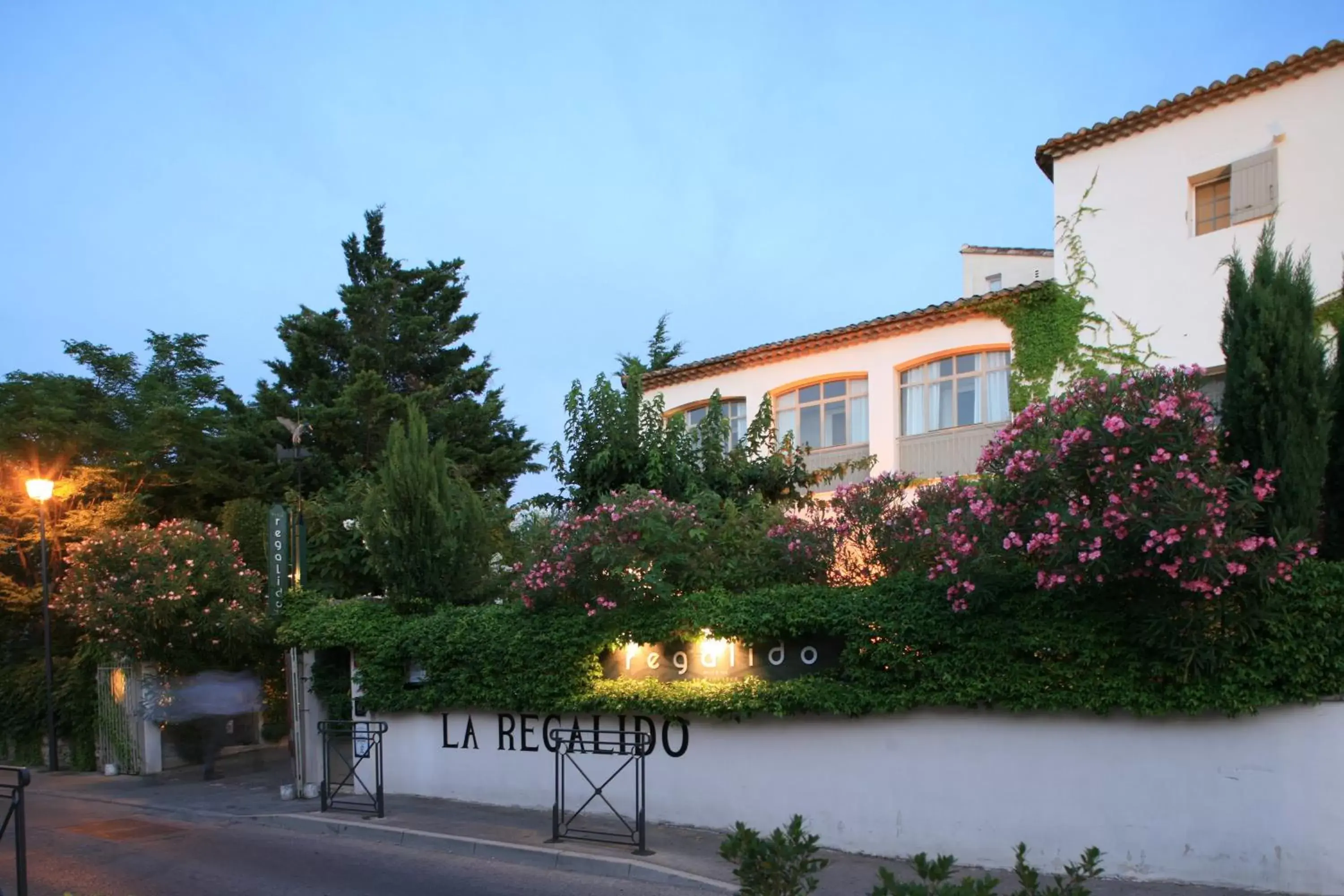 Facade/entrance, Property Building in La Regalido