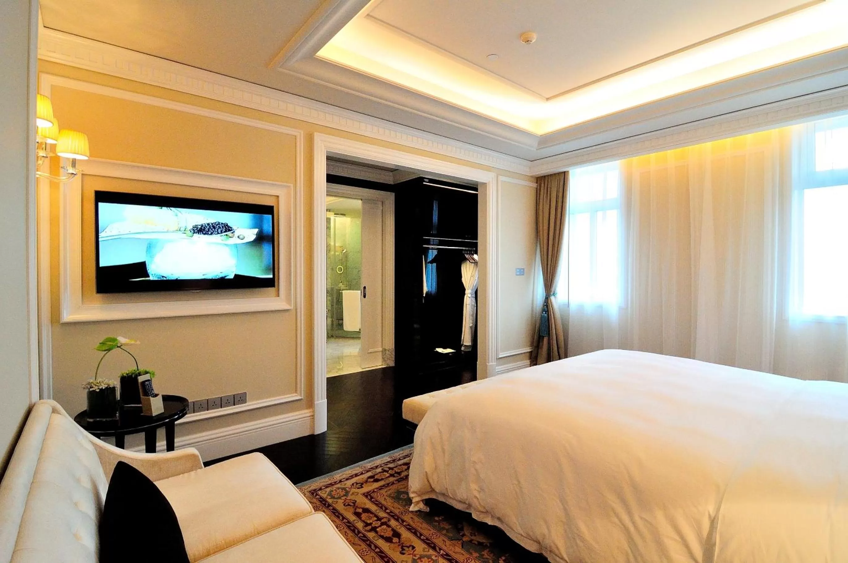 Bedroom, Bed in Sofitel Legend People's Grand Hotel Xi'an