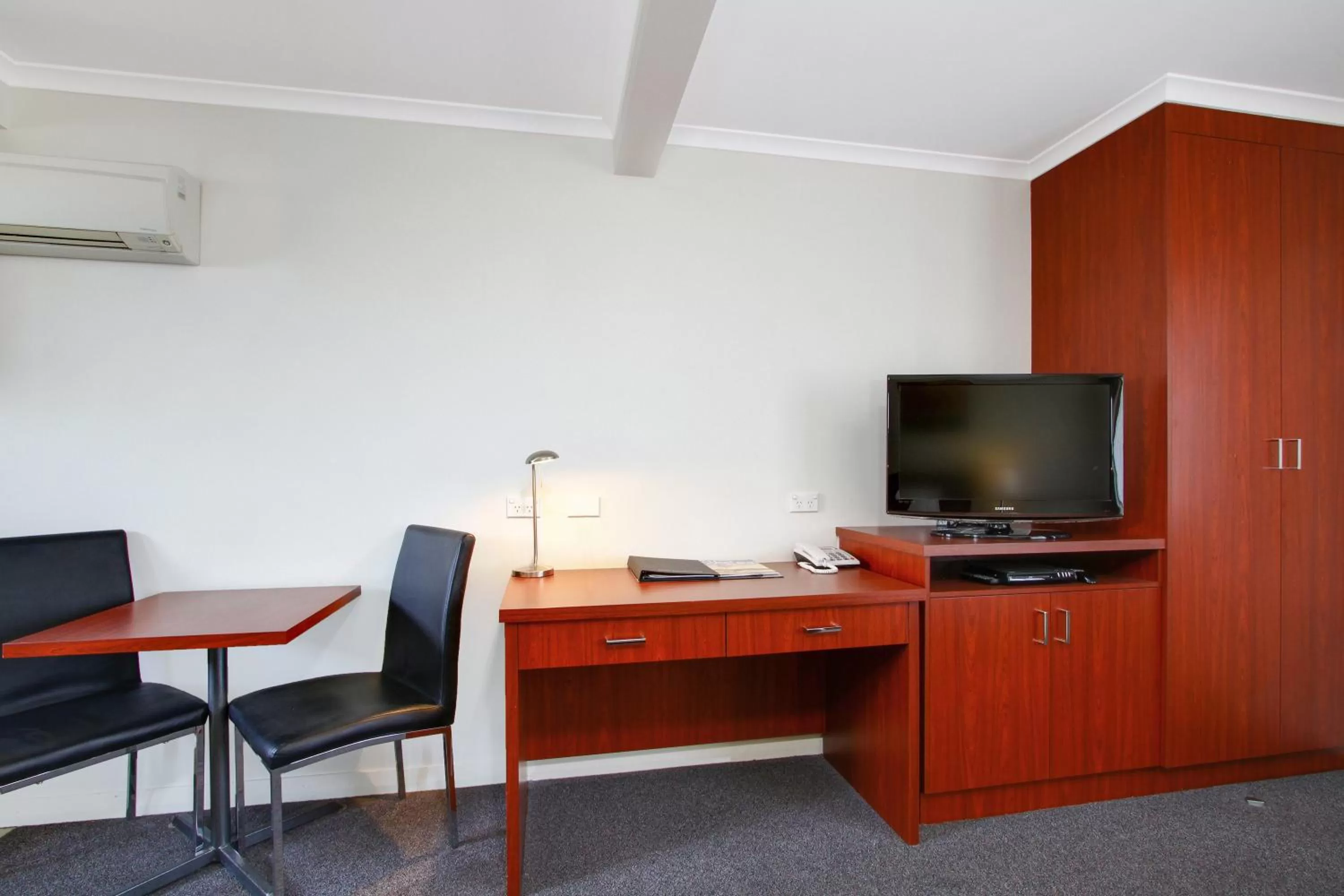 TV and multimedia in Thunderbird Motel Yass