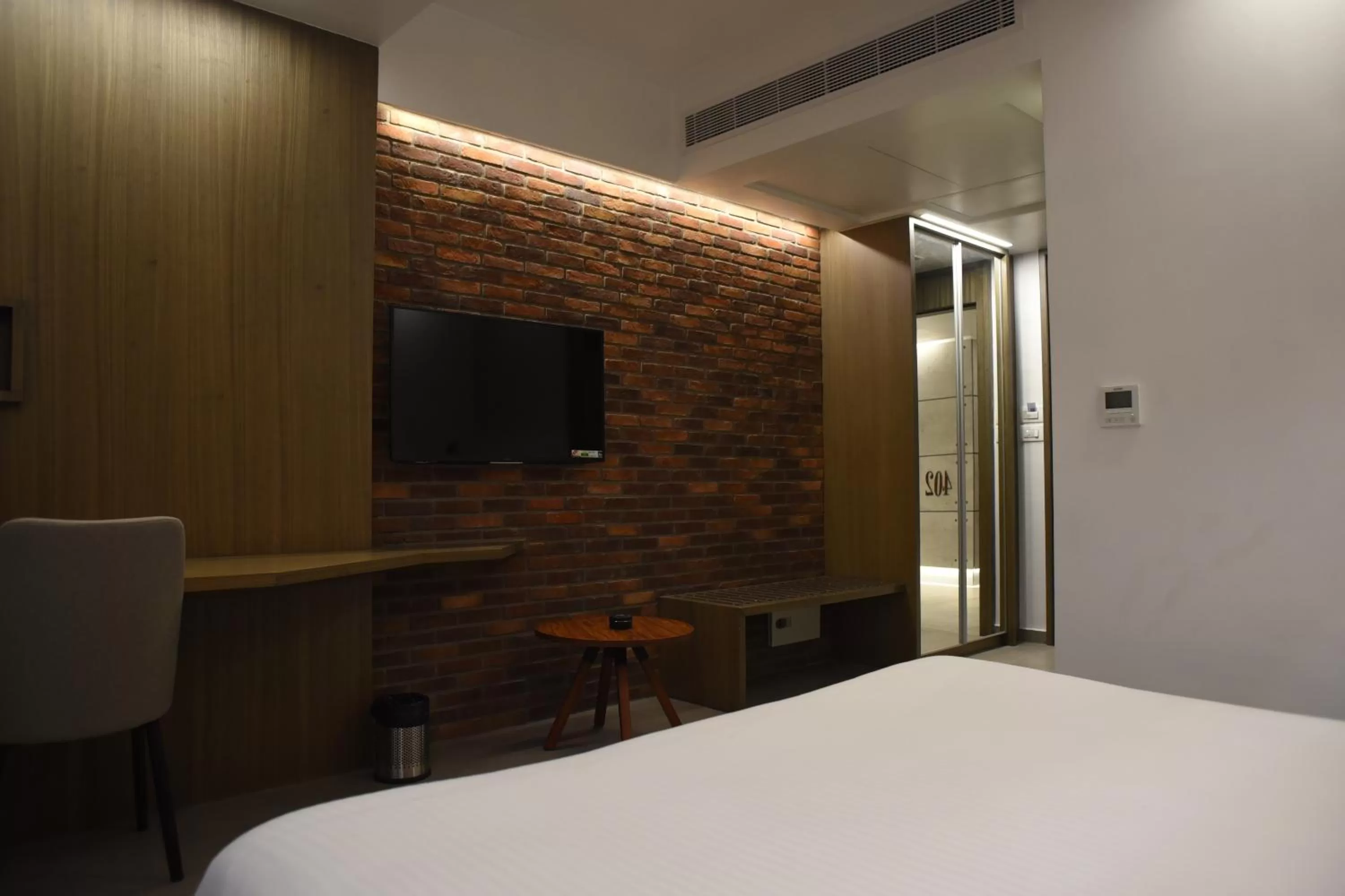 Bed in RATHNA RESIDENCY - Near US CONSULATE