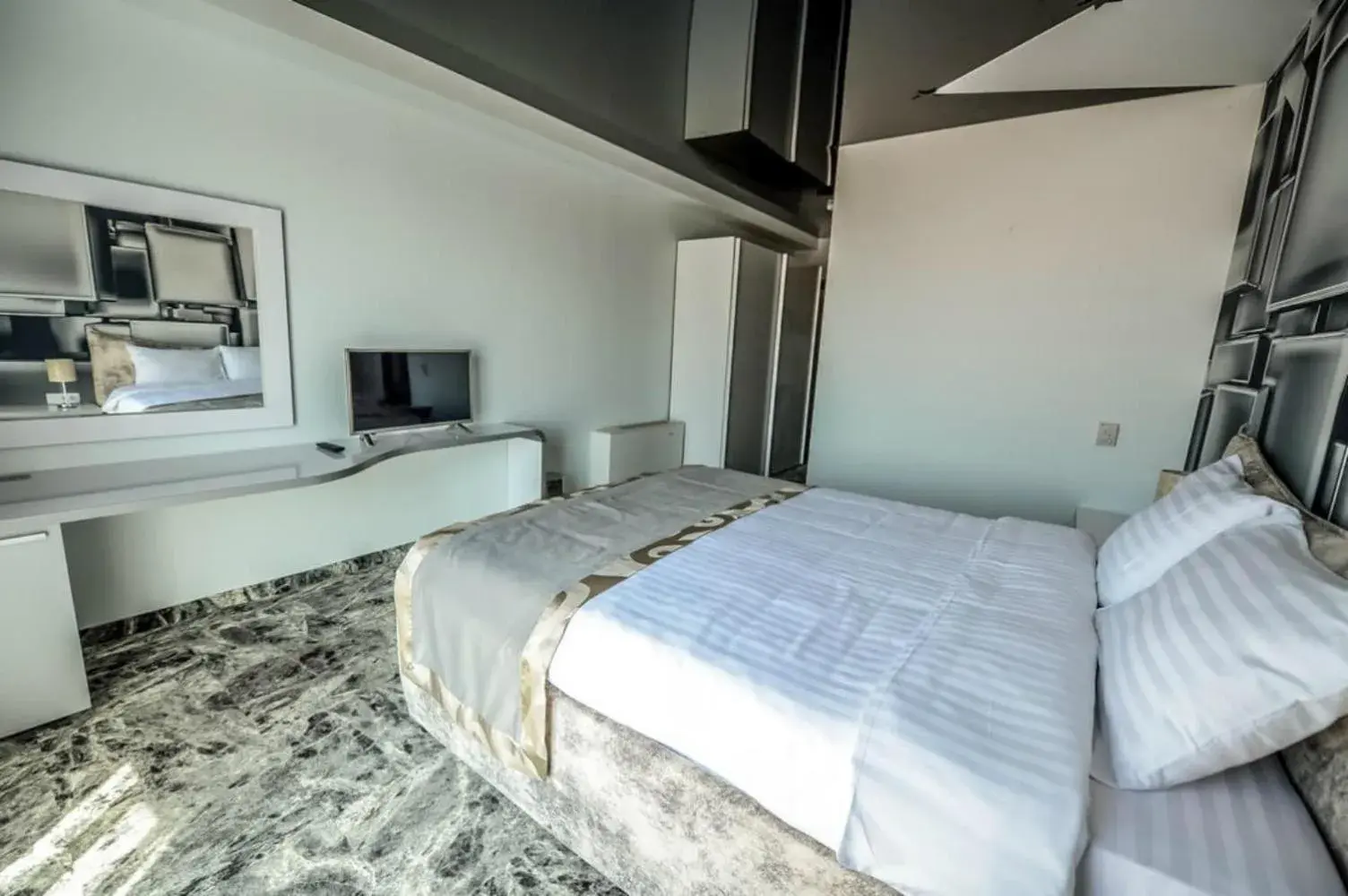 Bedroom, Bed in Garni Hotel Hollywoodland Wellness & Aquapark