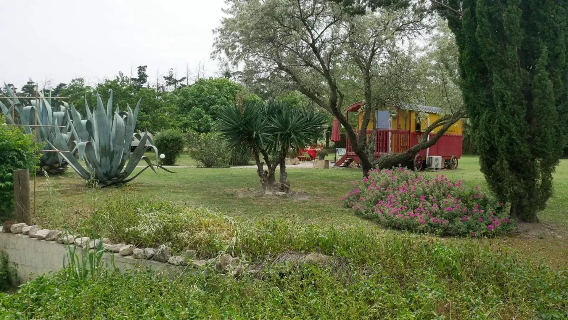 Garden in MAS MAURANE-Chambre d'hôte avec SPA privé