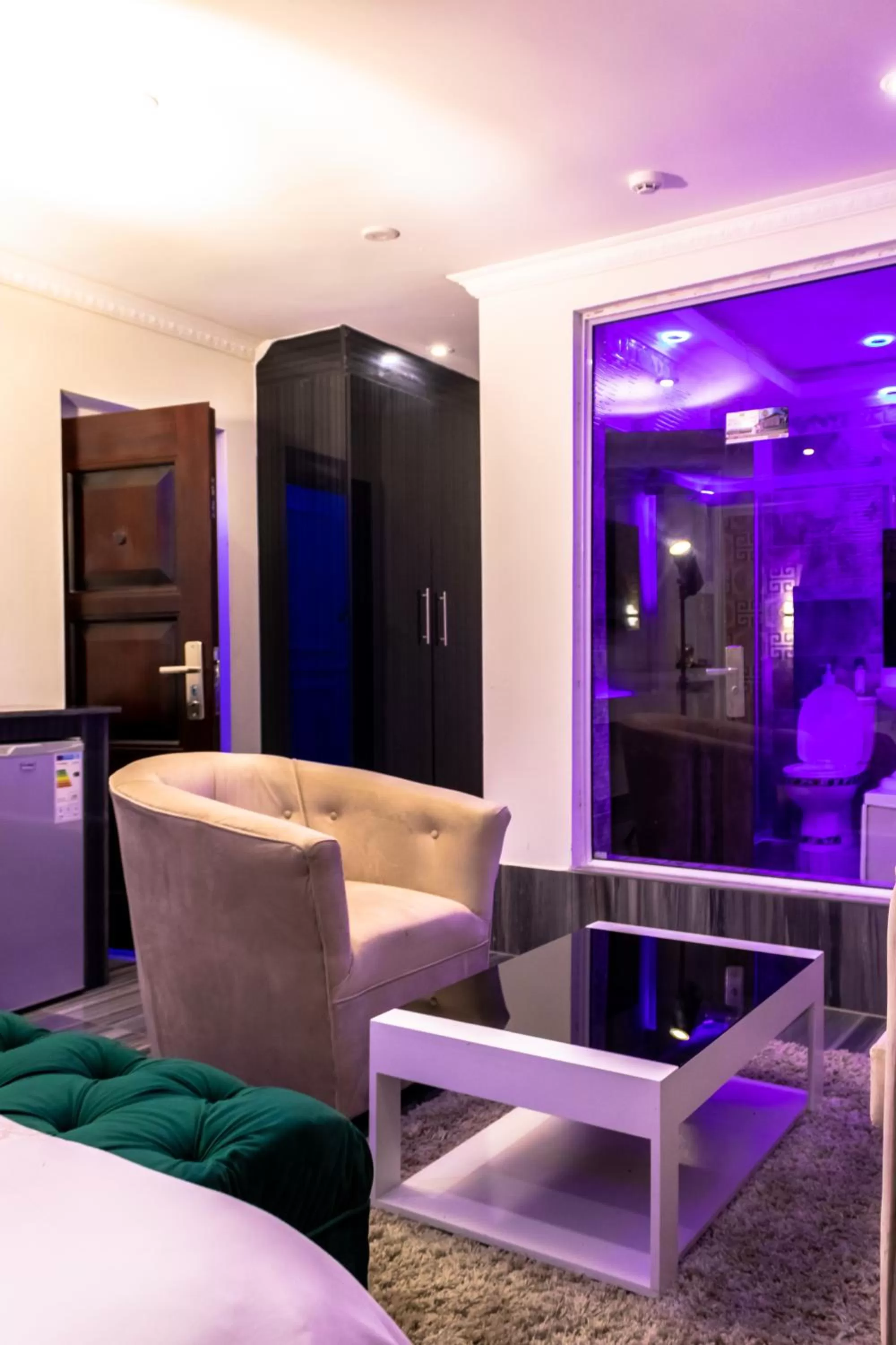 Seating area in Gold Crown International Hotel Johannesburg