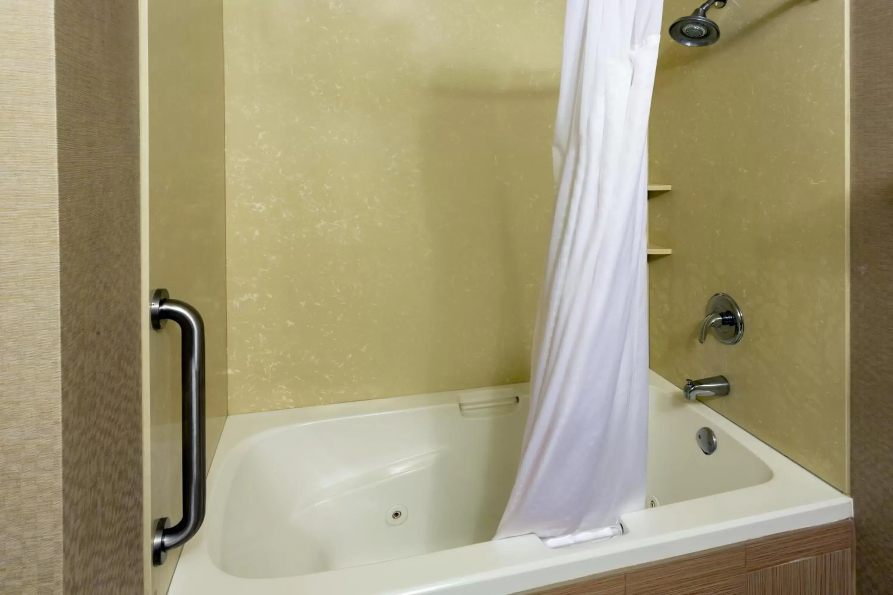 Bathroom in Holiday Inn Express Grants Pass, an IHG Hotel