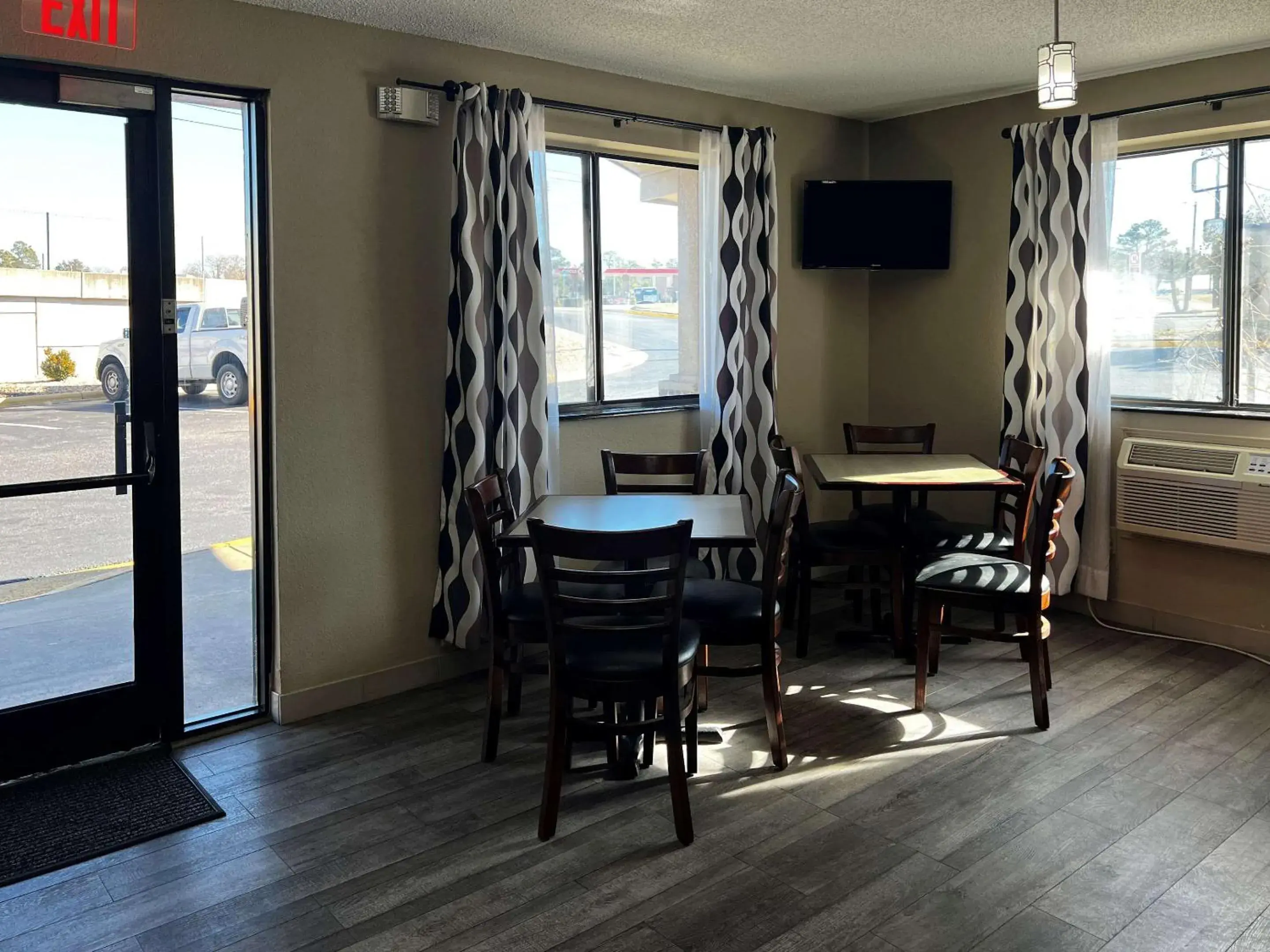 Lobby or reception, Dining Area in Econo Lodge