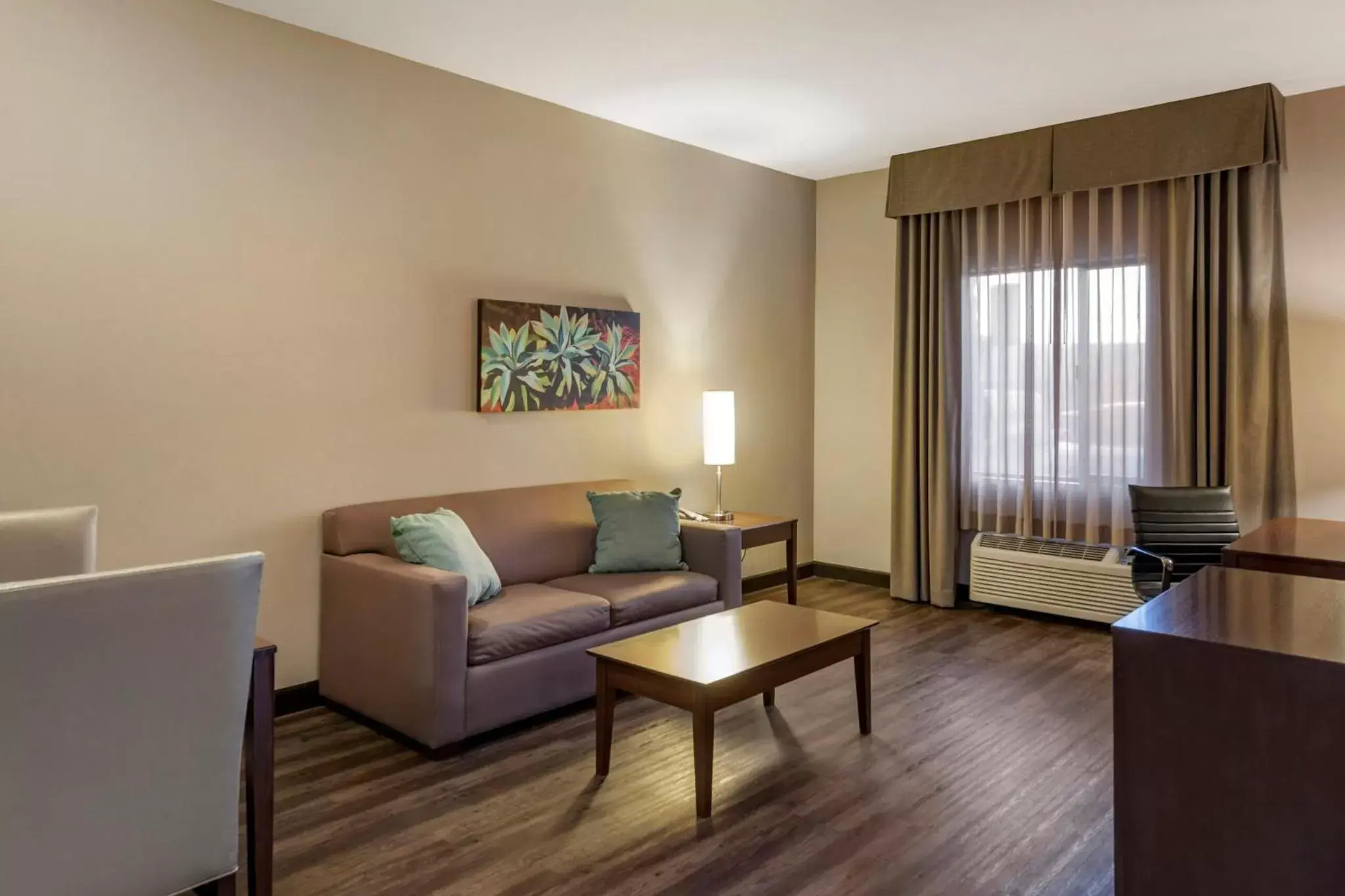 Photo of the whole room, Seating Area in Holiday Inn Express Indio, an IHG Hotel