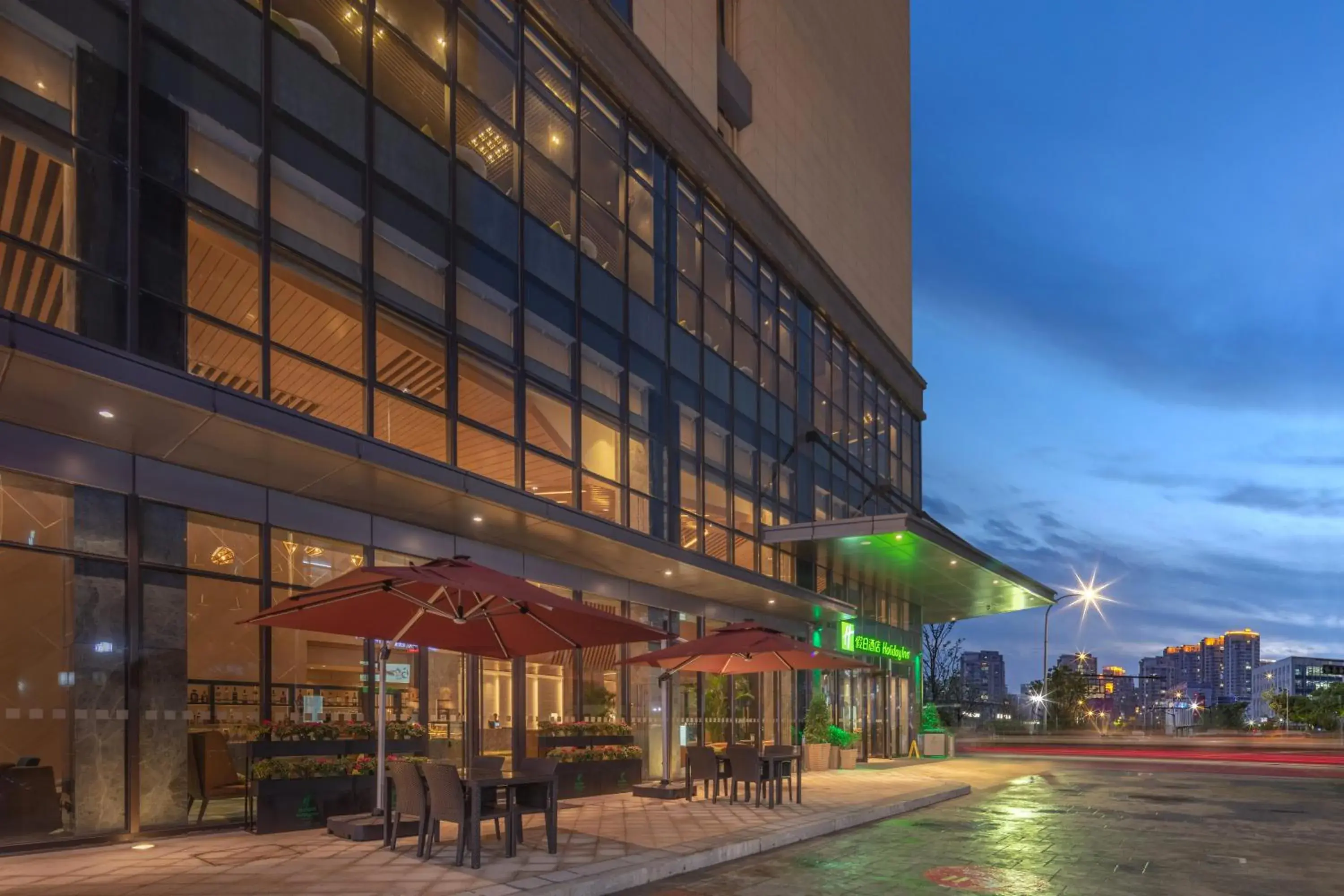 Property building in Holiday Inn Hangzhou Airport Zone by IHG Property building in Holiday Inn Hangzhou Airport Zone by IHG