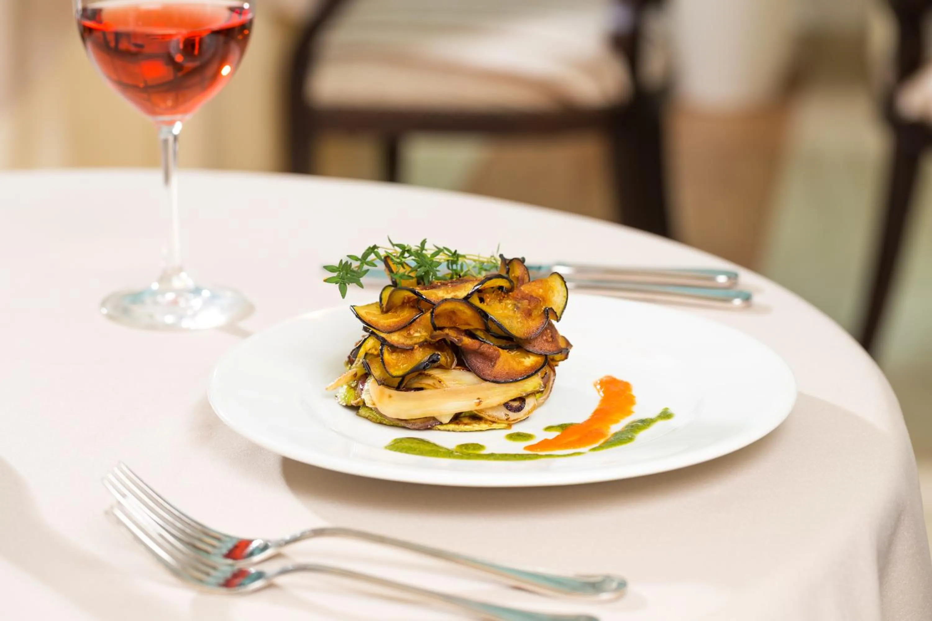 Restaurant/places to eat in Earth & People Hotel & SPA - Free Parking & Swimming Pool