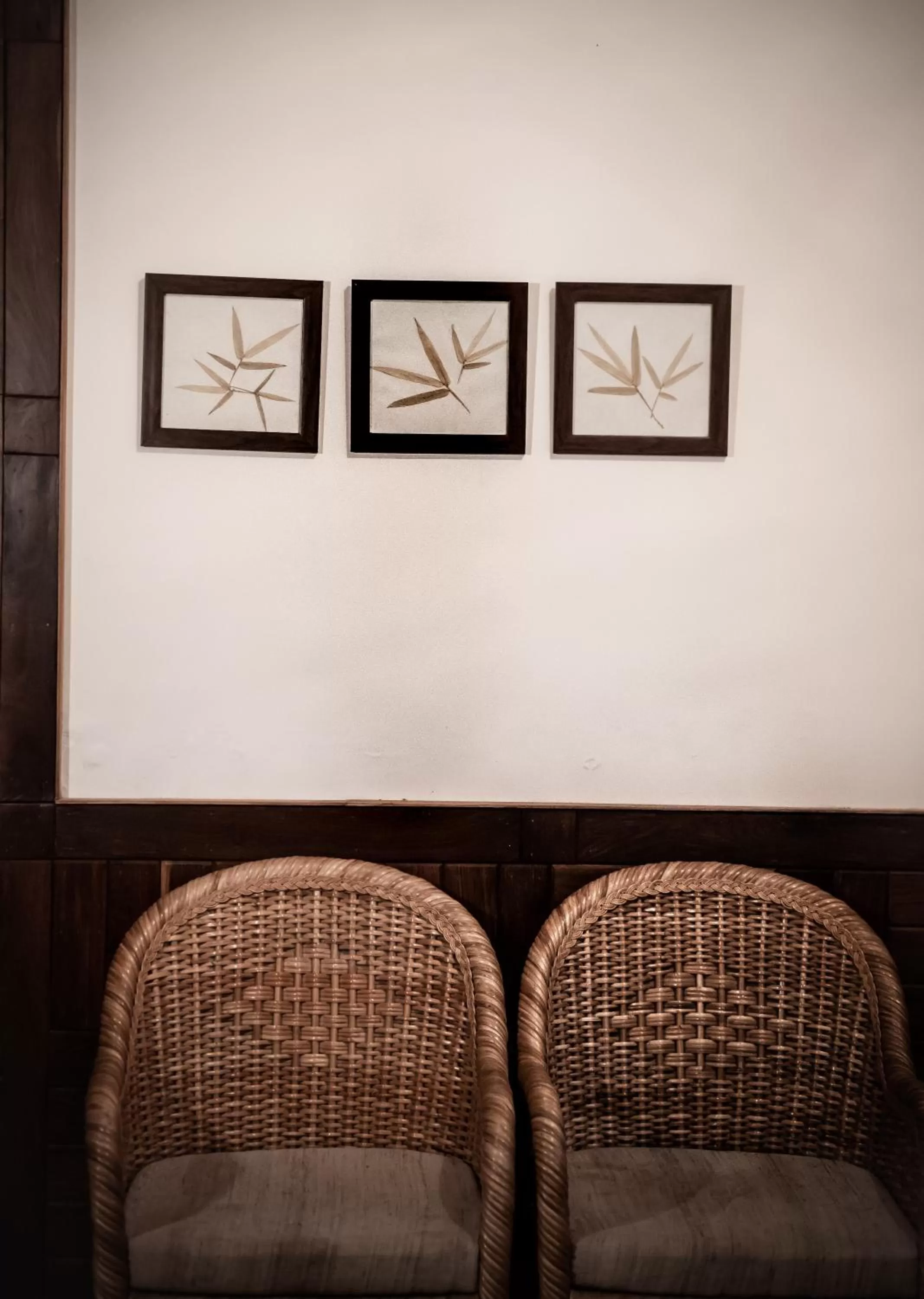 Seating area in Bhikampur Lodge By Nine Hotels