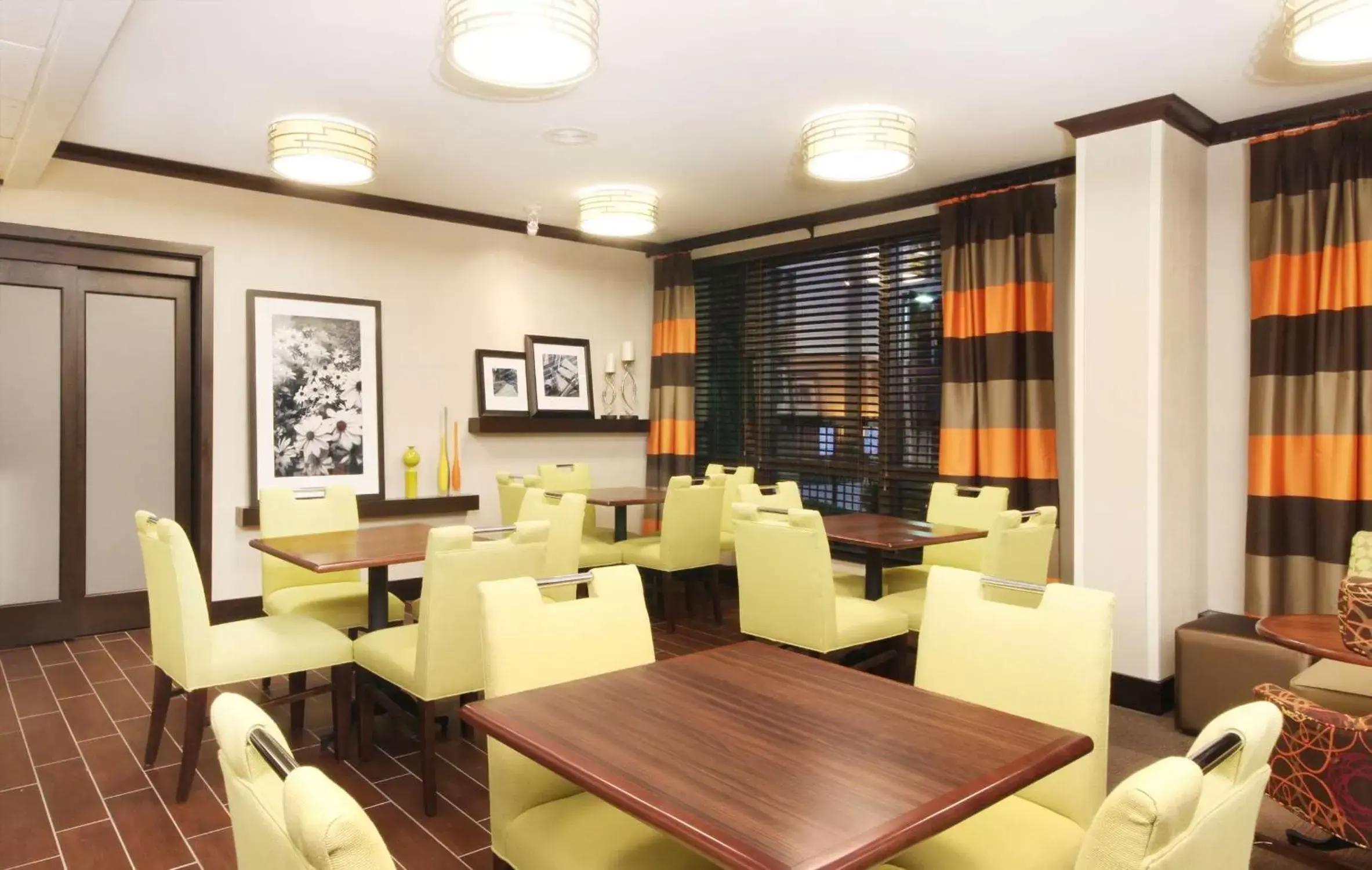 Dining area, Restaurant/Places to Eat in Hampton Inn Overland Park