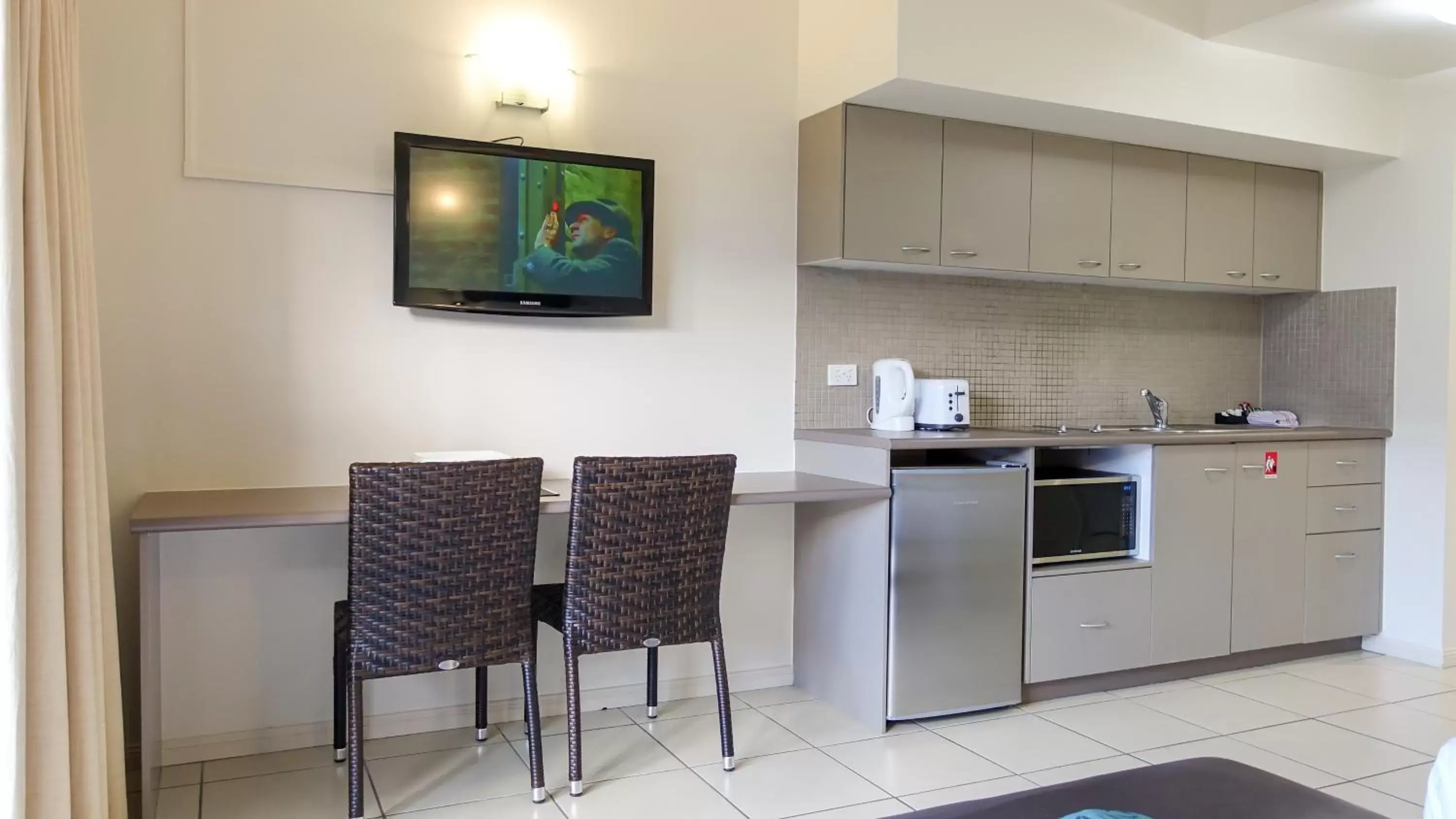 Kitchen or kitchenette, Kitchen/Kitchenette in Southern Cross Atrium Apartments