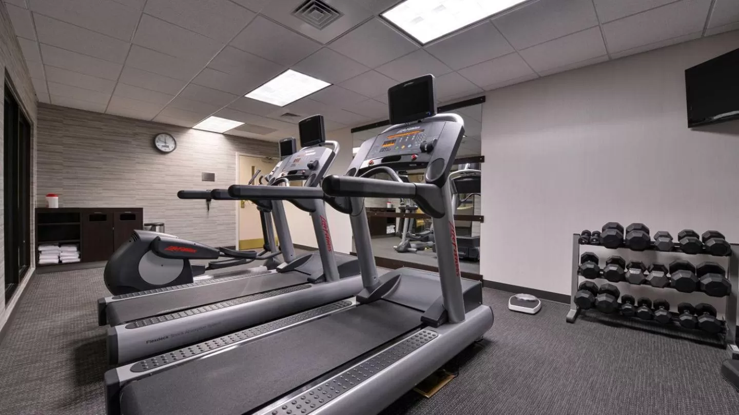 Fitness centre/facilities in Courtyard by Marriott Charlotte Matthews