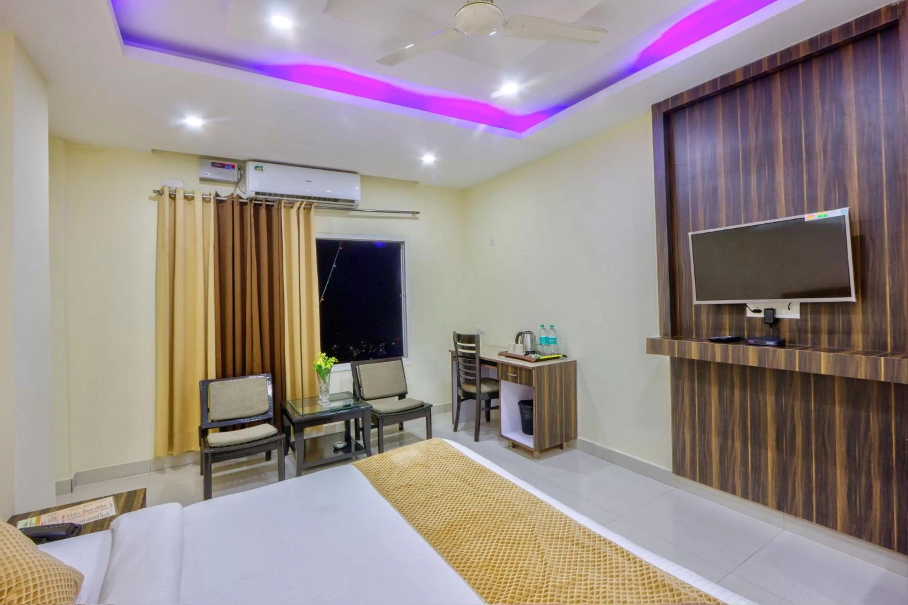 Bedroom, Bed in Hotel Bliss Valley - Hotel in Dharamshala