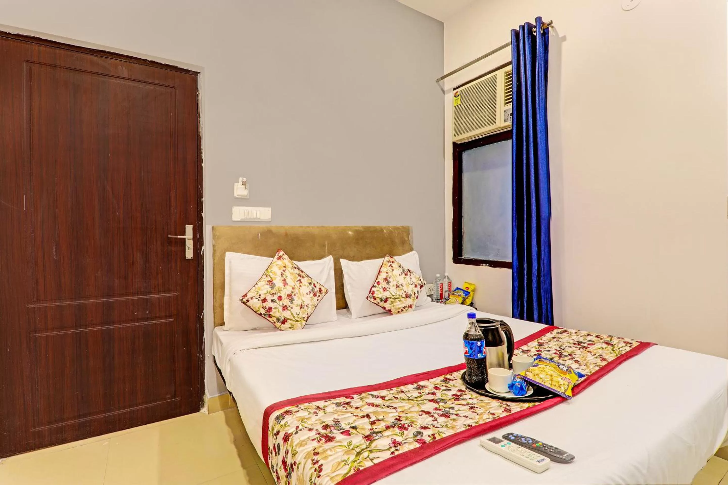 Bed in Hotel Agoura Prime