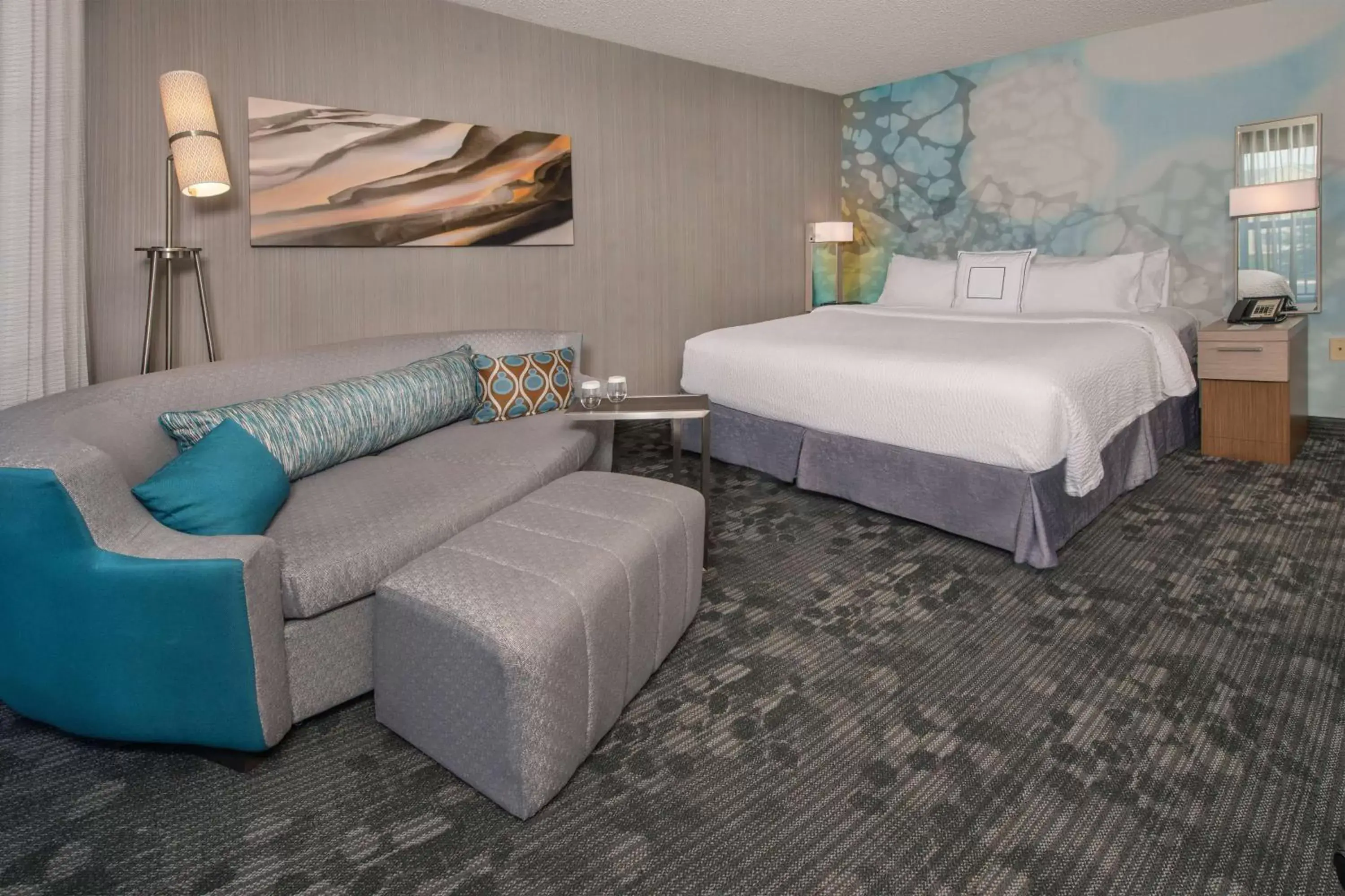 Living room, Bed in Sonesta Select Allentown Bethlehem Airport