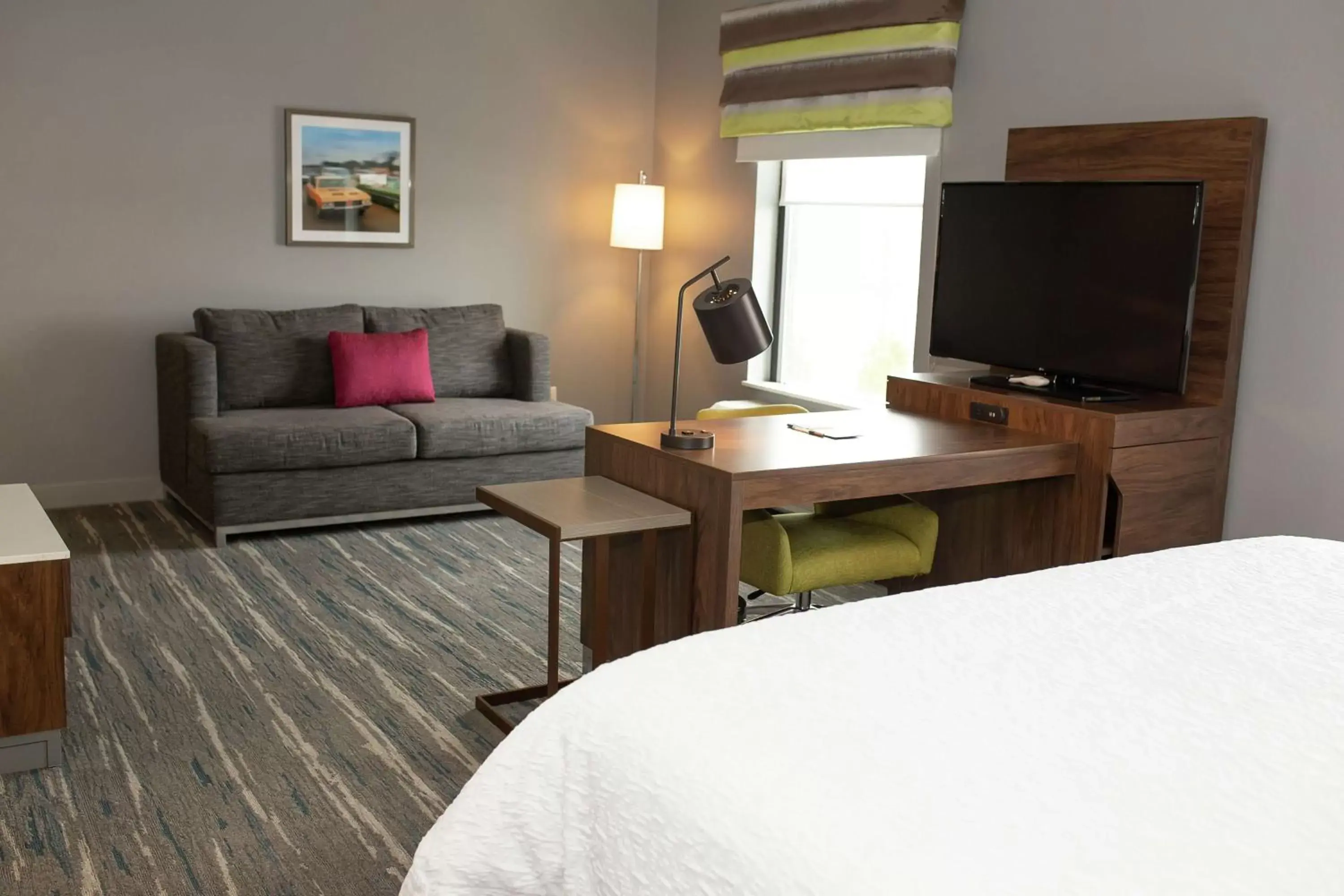 Bedroom, Seating Area in Hampton Inn and Suites Dundee
