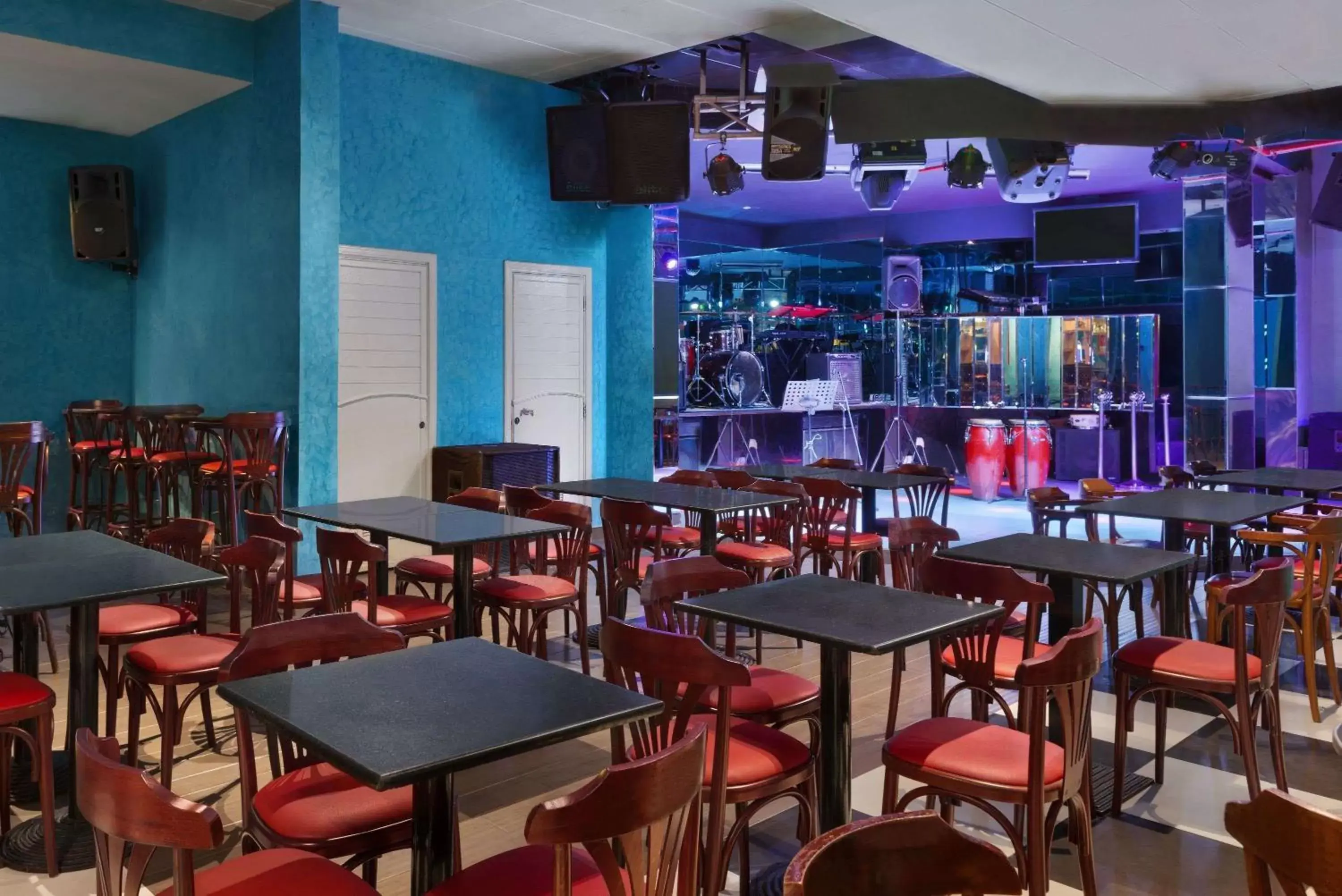 Lounge or bar in Howard Johnson by Wyndham Abu Dhabi Downtown Lounge or bar in Howard Johnson by Wyndham Abu Dhabi Downtown