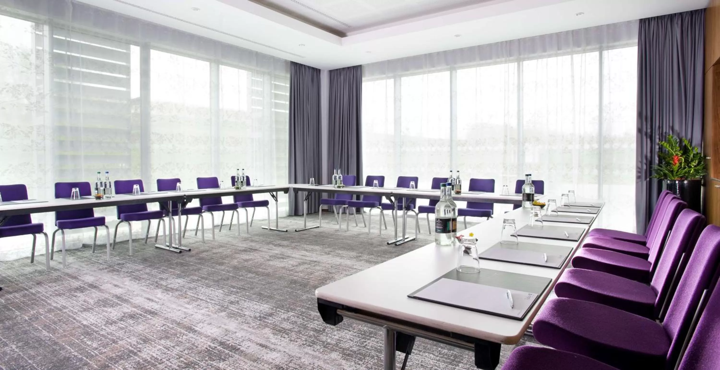 Meeting/conference room in Radisson Blu Hotel East Midlands Airport