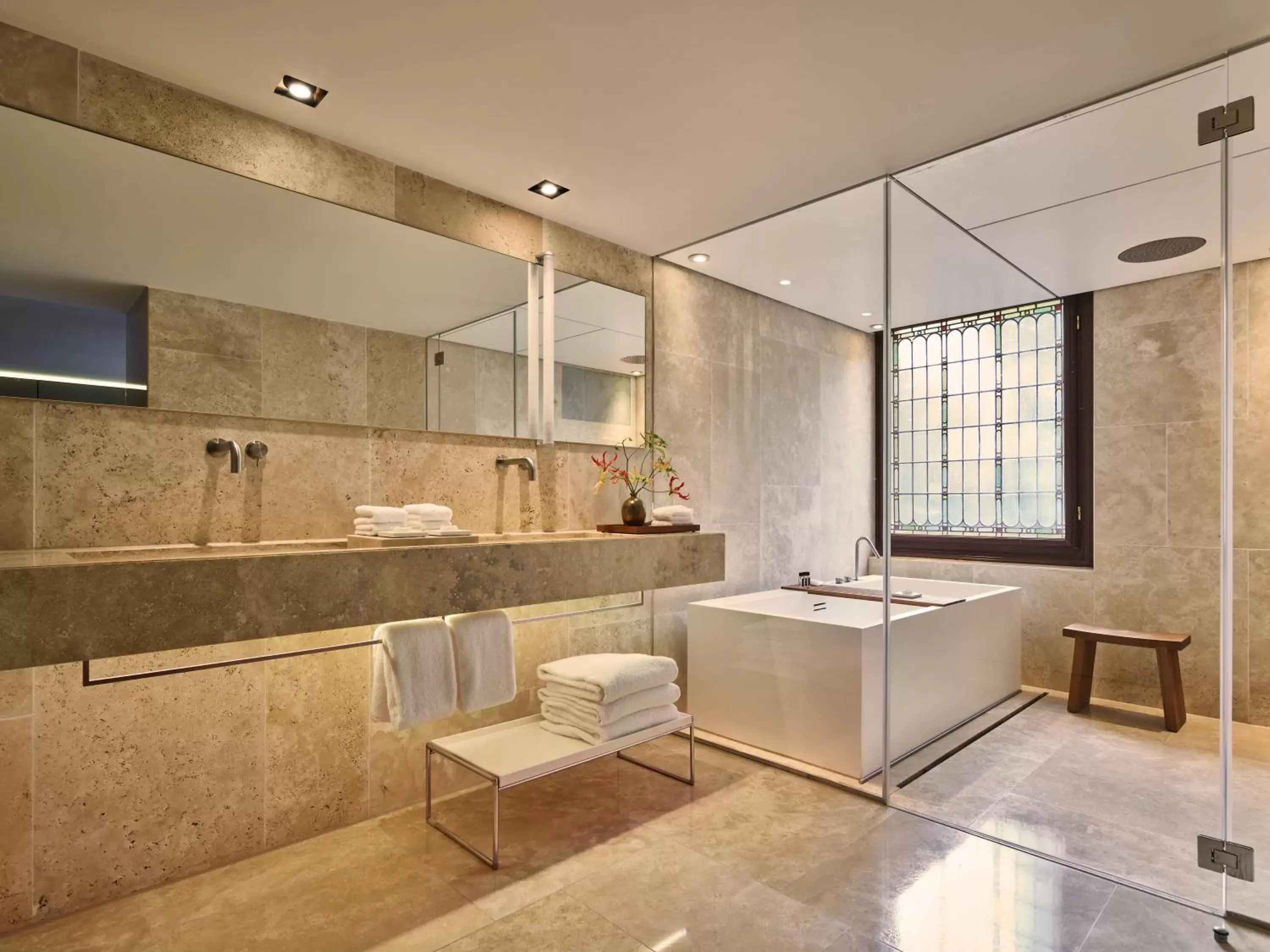 Bathroom, Kitchen/Kitchenette in Conservatorium Hotel