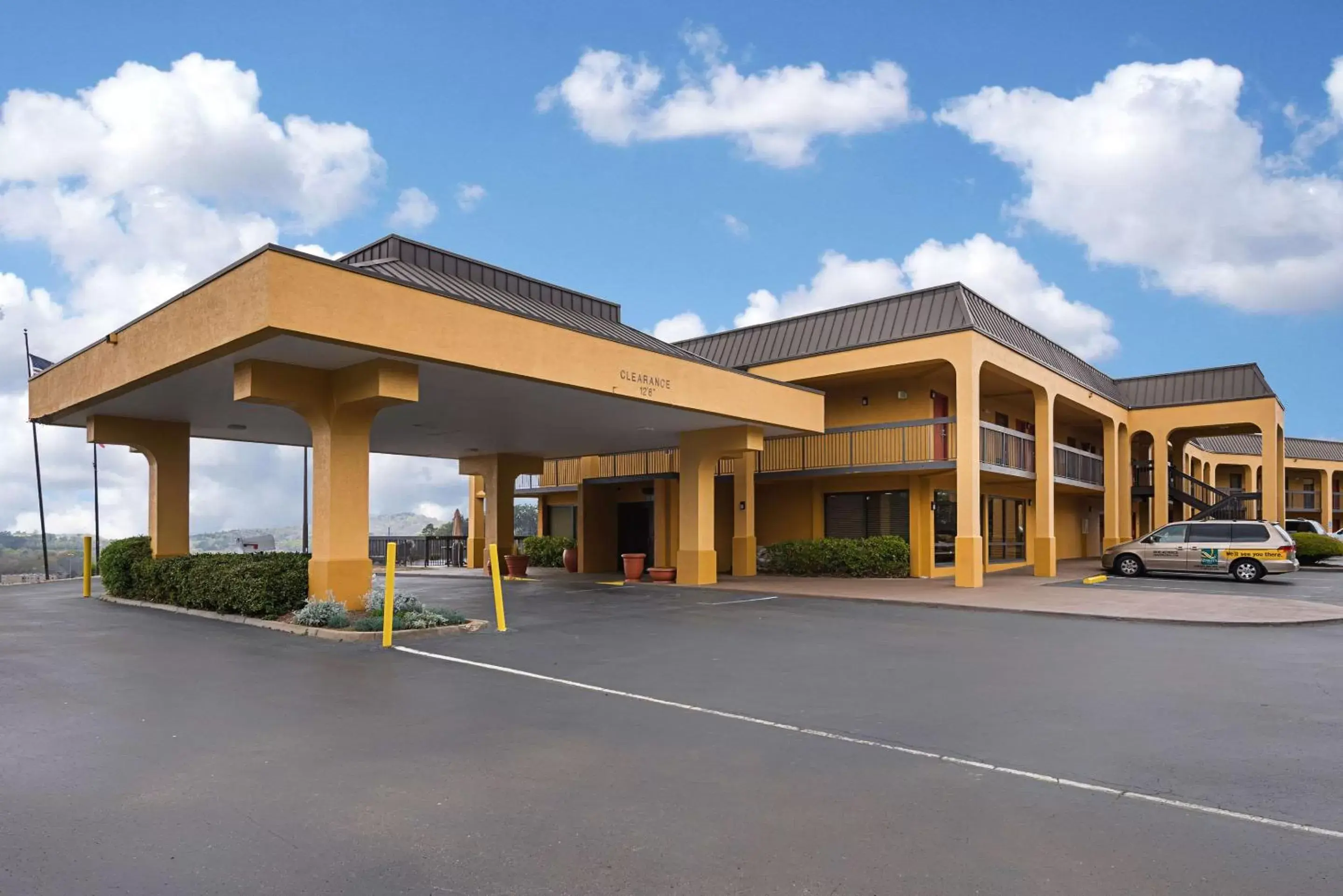 Property building in Quality Inn Airport - Southeast