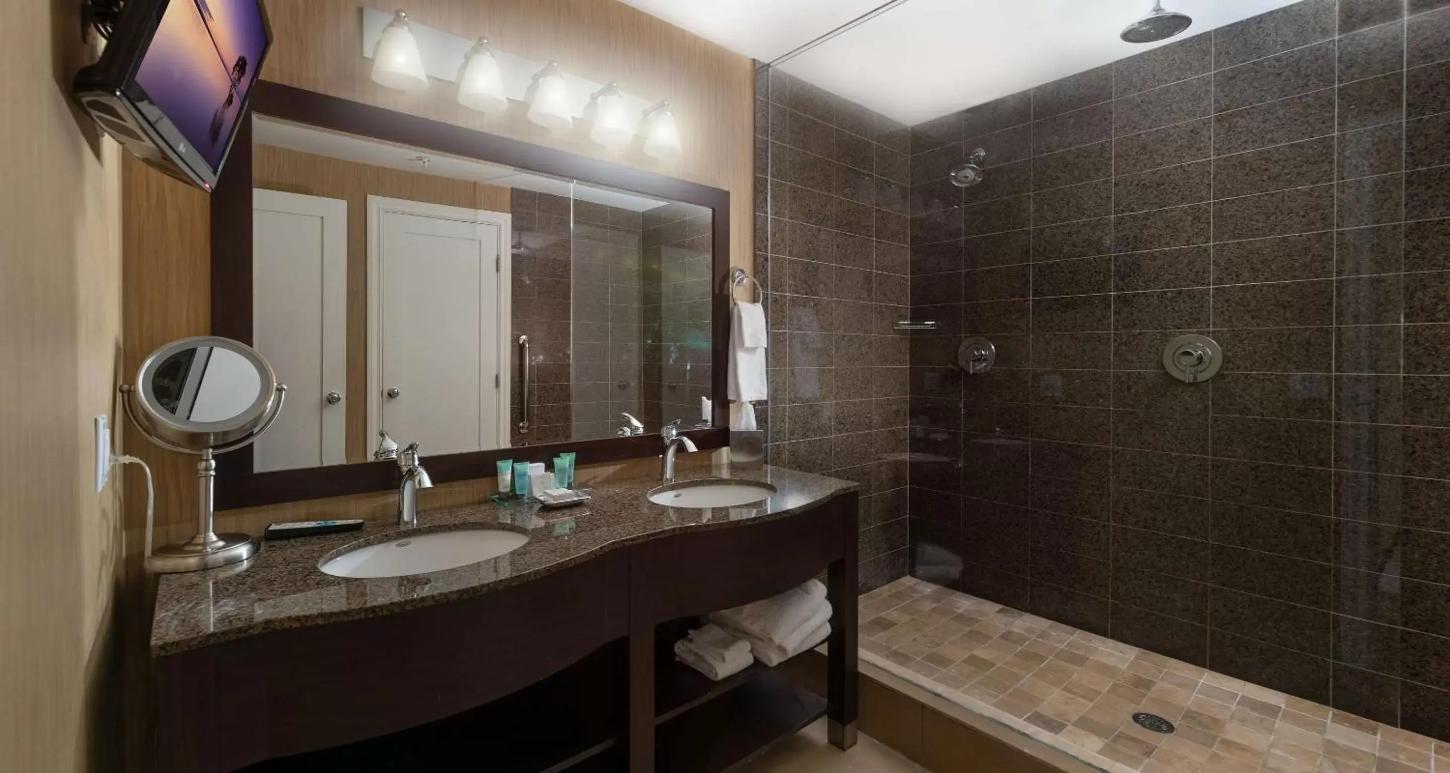 Bathroom in Prestige Oceanfront Resort, WorldHotels Luxury