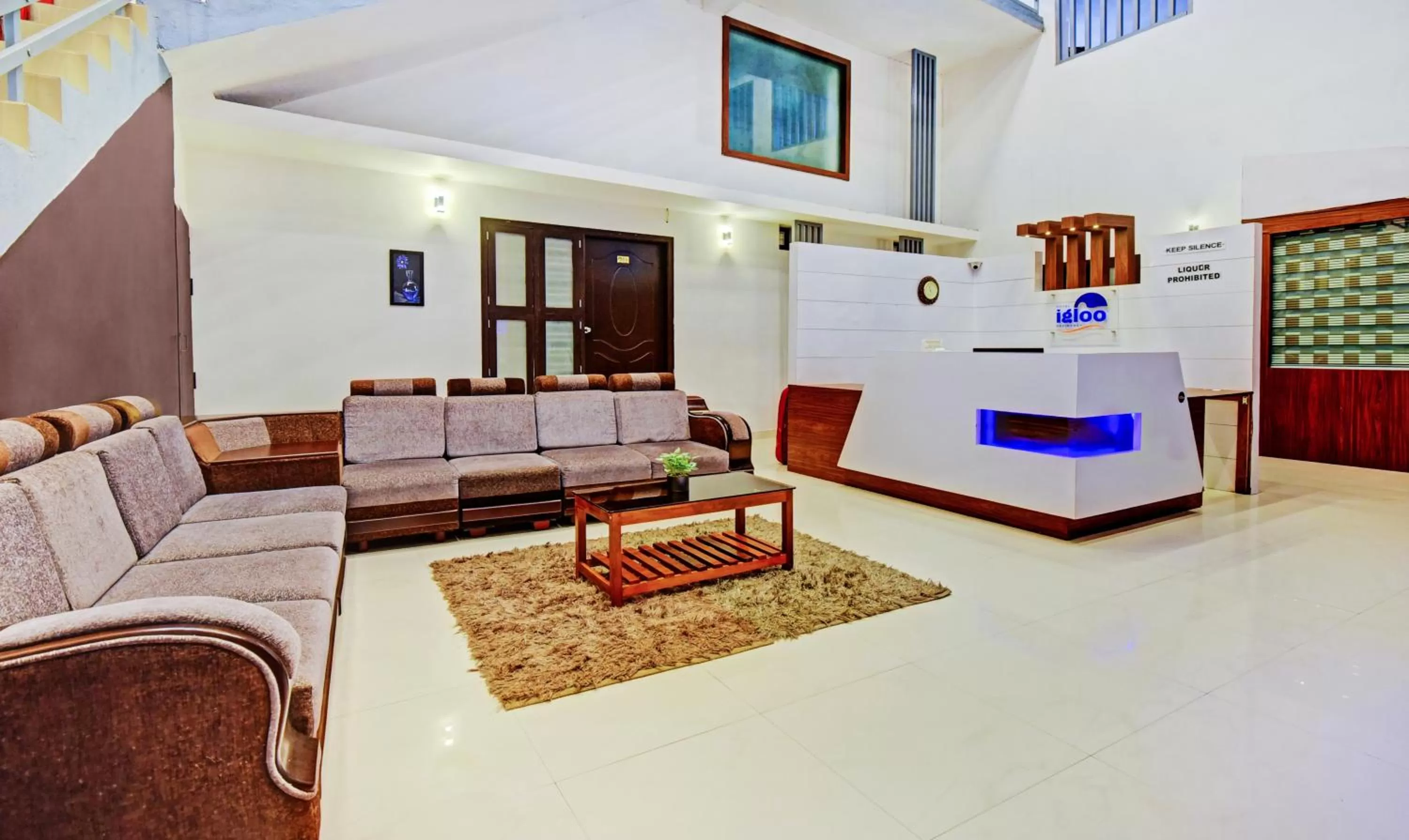 Lobby or reception in Itsy Hotels Igloo Residency Raja Seat