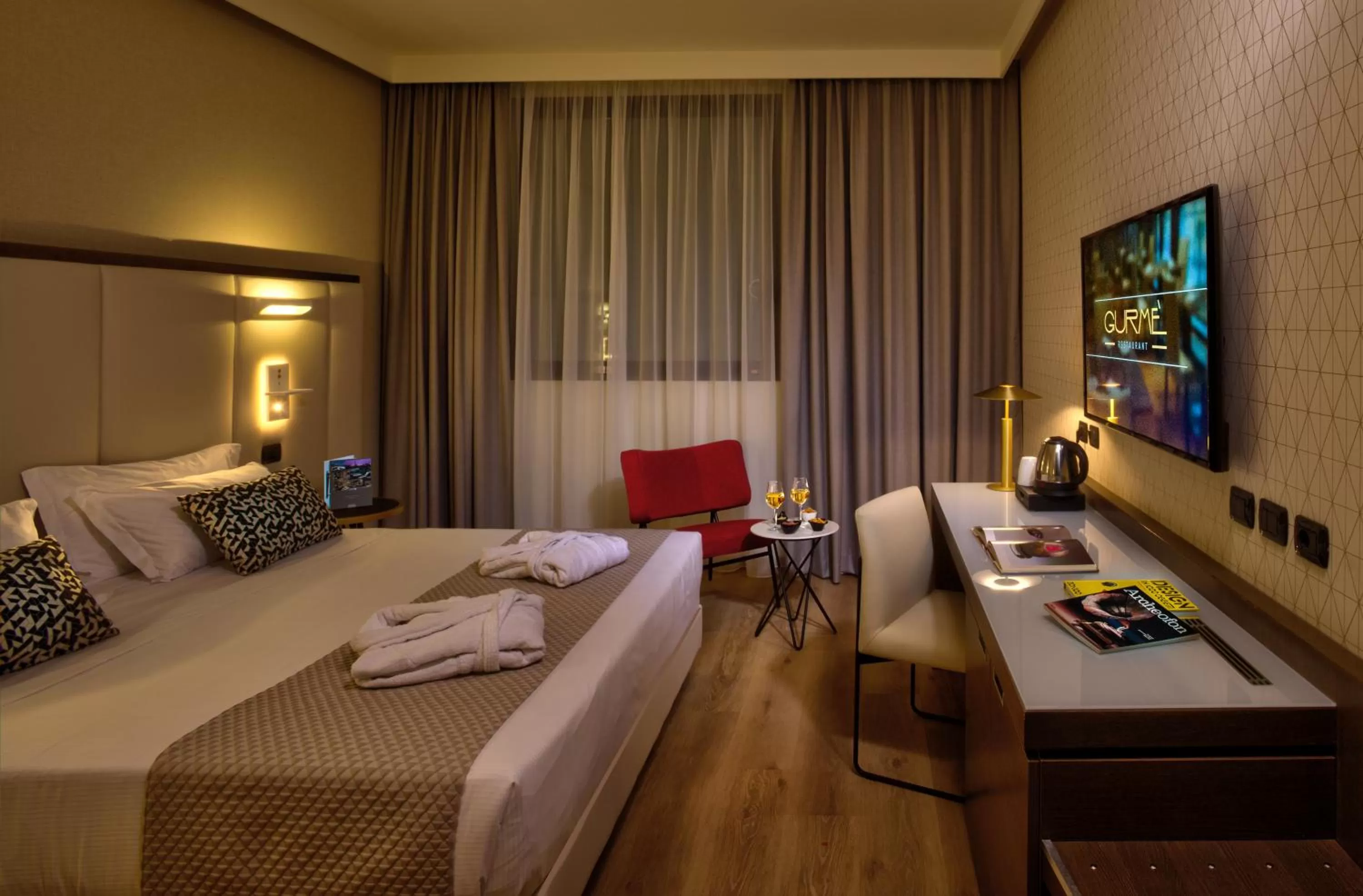 Shower, Bed in Savhotel Aemilia Bologna