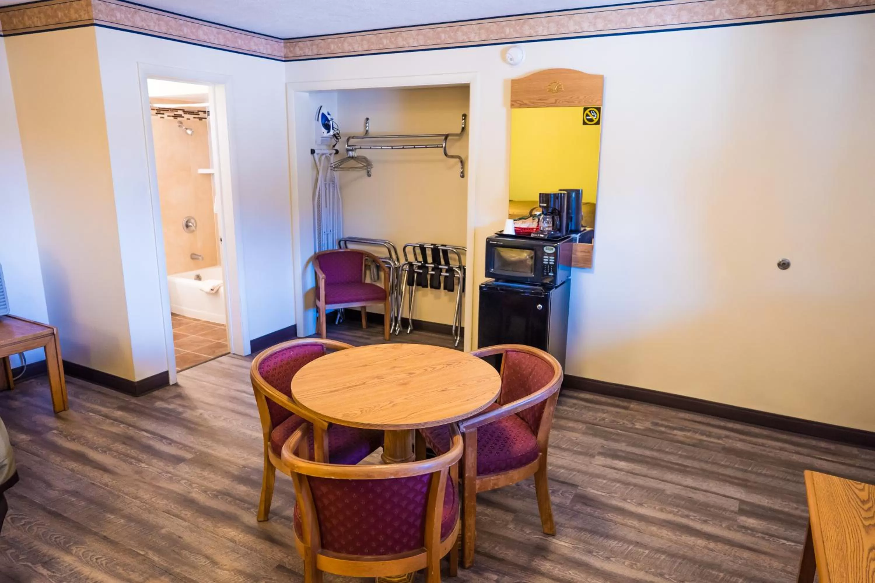 Seating area in Rodeway Inn Albuquerque Downtown on Rt 66