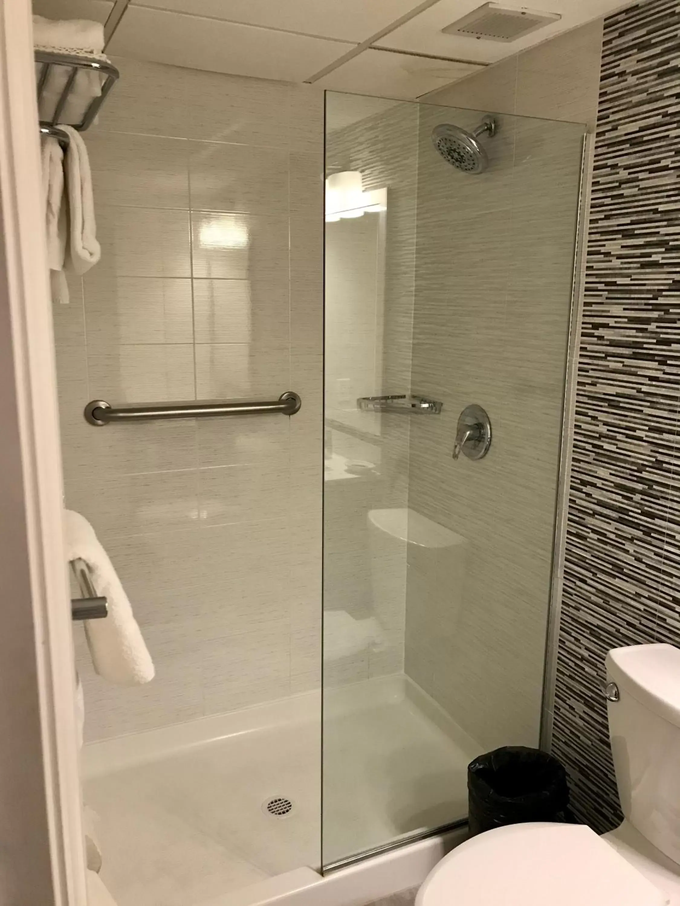 Shower in Best Western Plus Brooklyn Bay Hotel