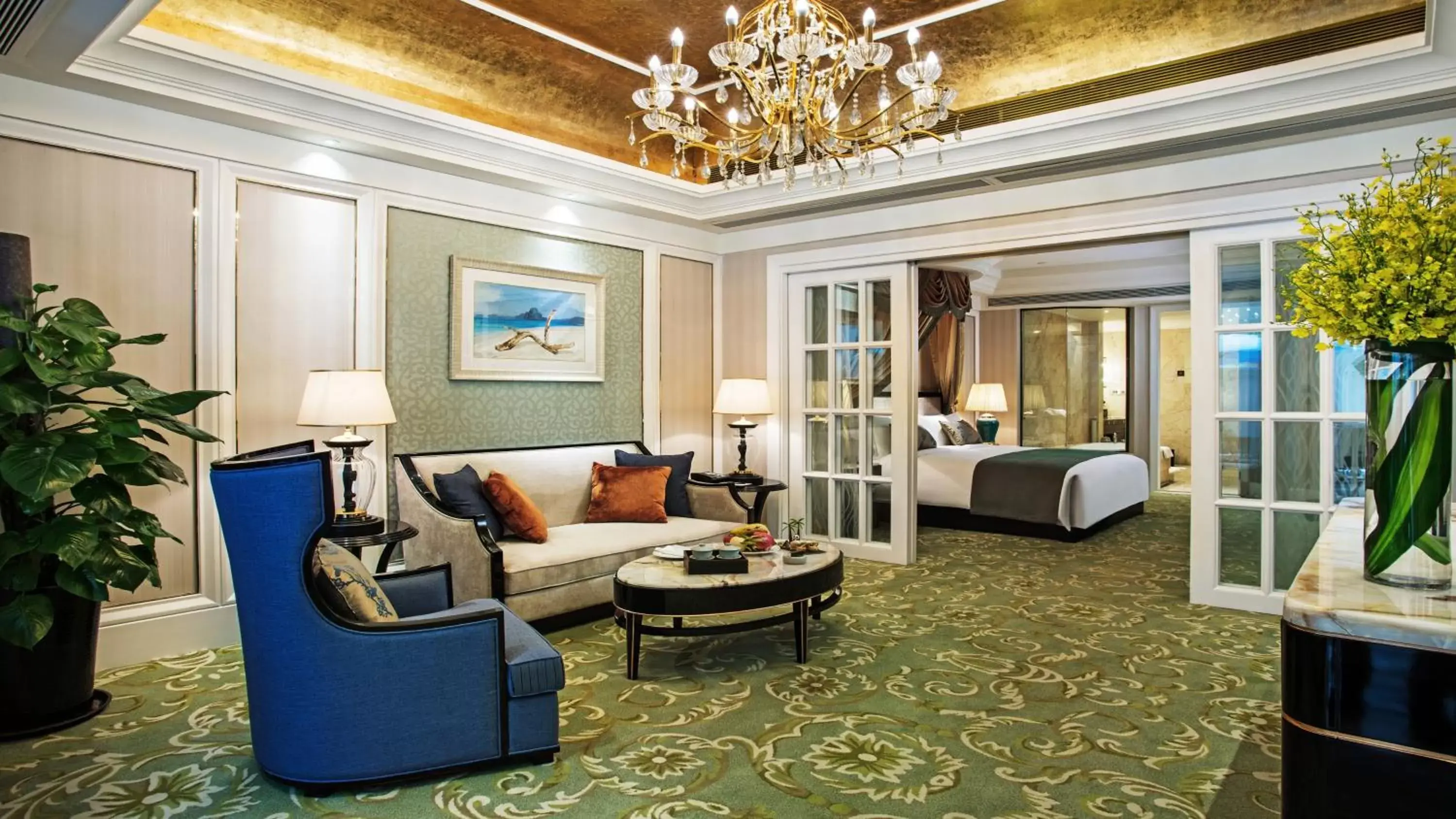 Bedroom, Seating Area in InterContinental Chengdu Global Center, an IHG Hotel