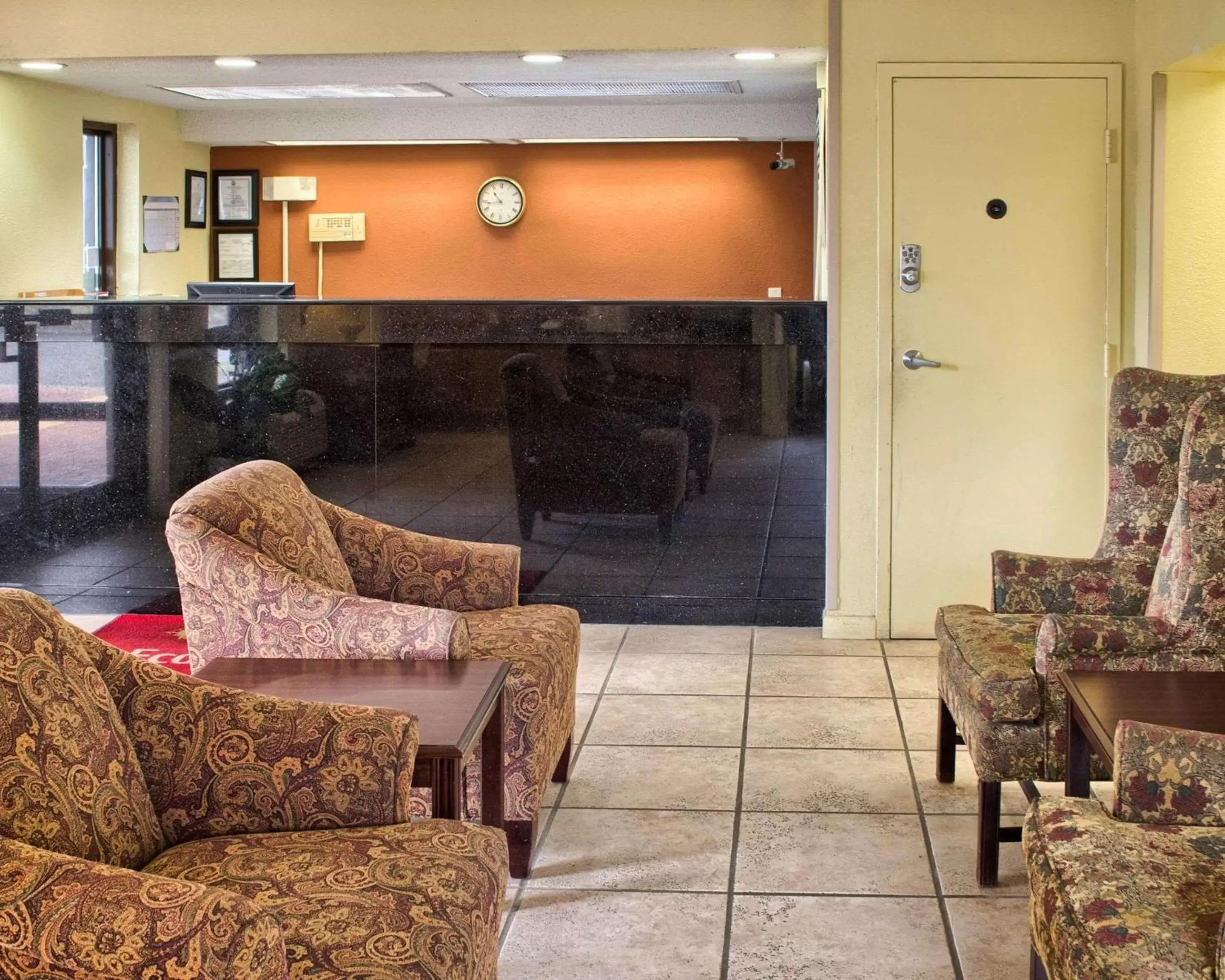 Lobby or reception, Seating Area in Econo Lodge Richmond