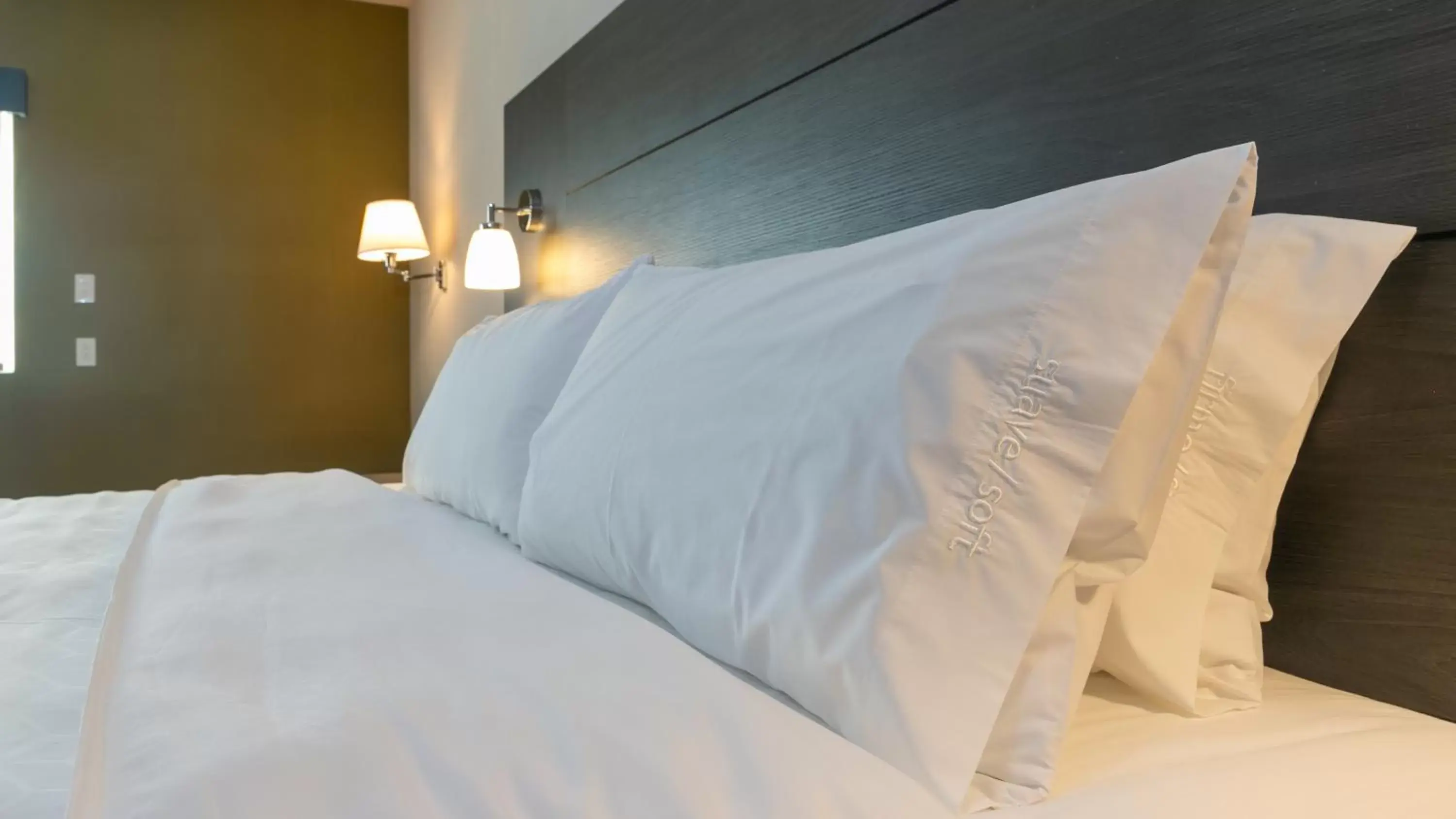 Bed in Holiday Inn Express & Suites - Tijuana Otay, an IHG Hotel