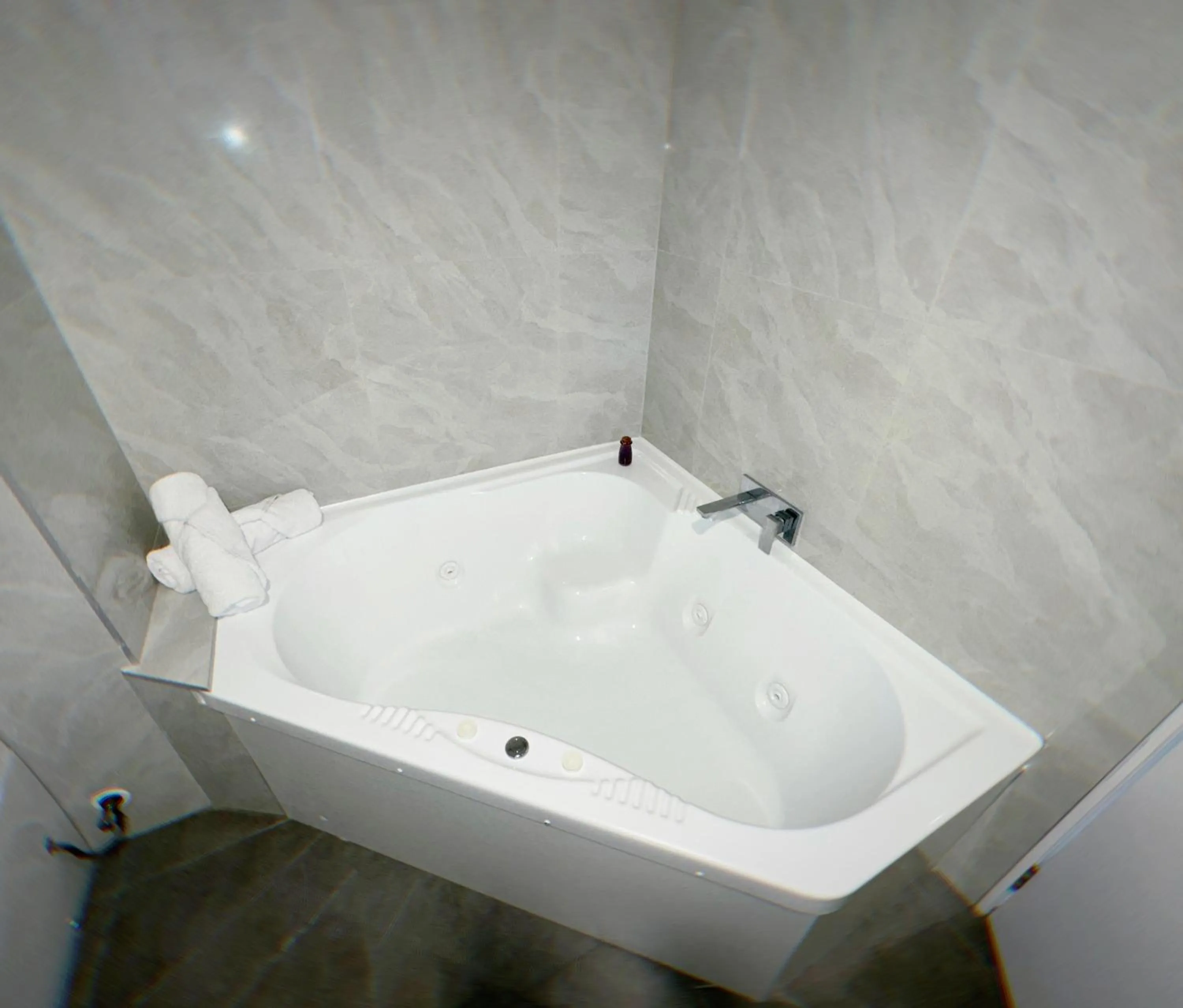 Bath in Brylin Motel