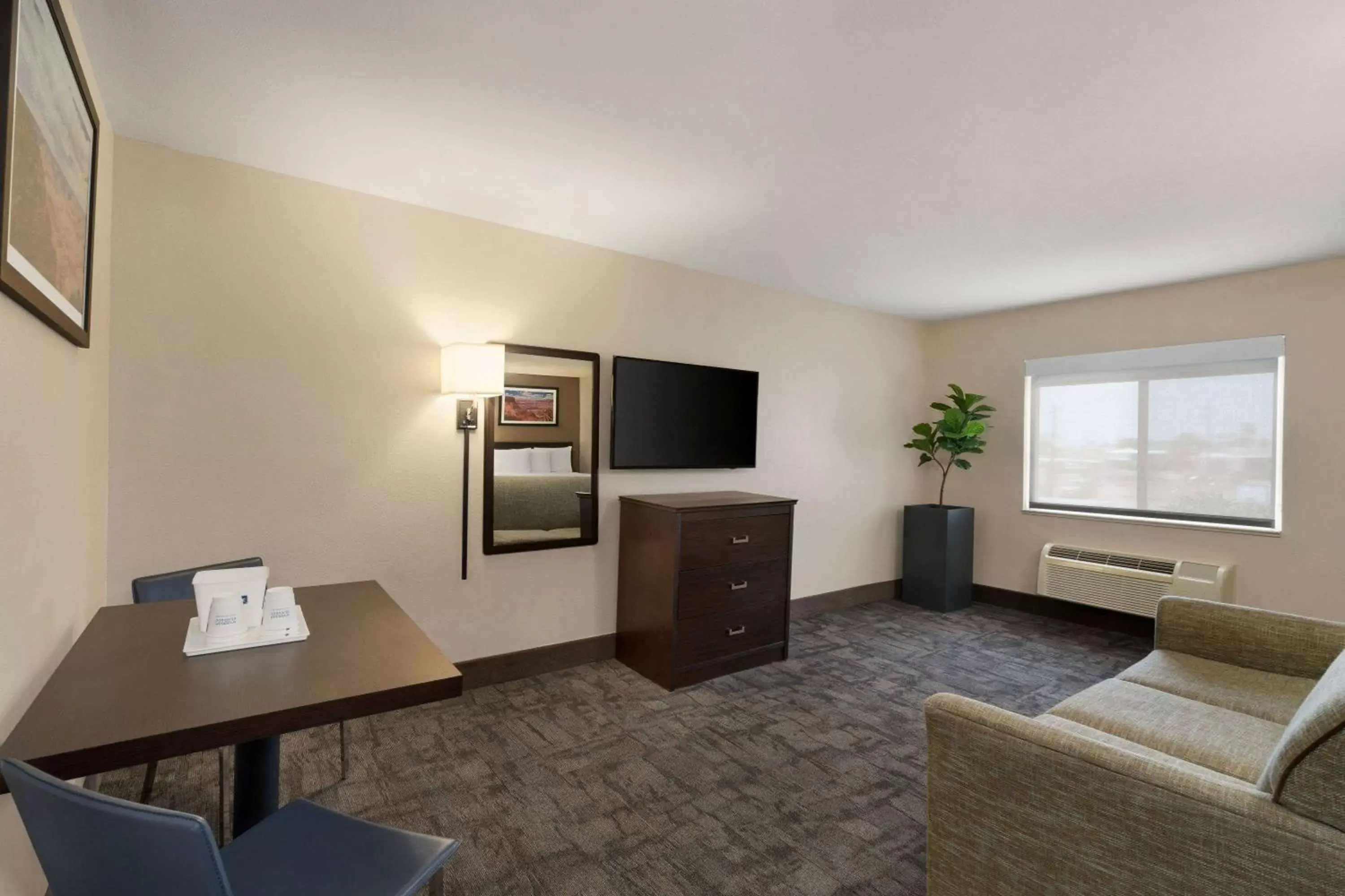 Photo of the whole room, TV/Entertainment Center in Travelodge by Wyndham Lake Havasu