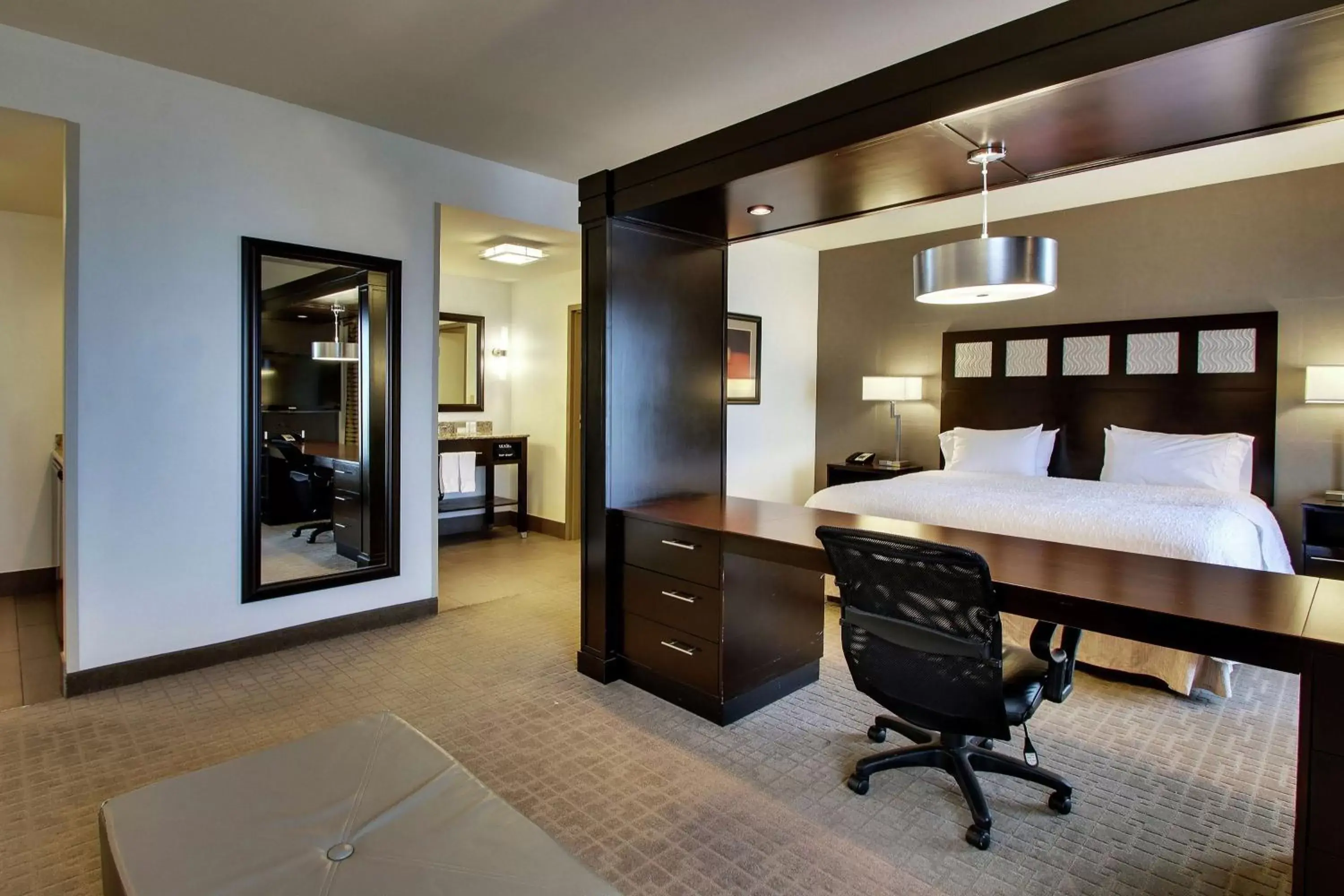 Bedroom in Hampton Inn & Suites Shreveport